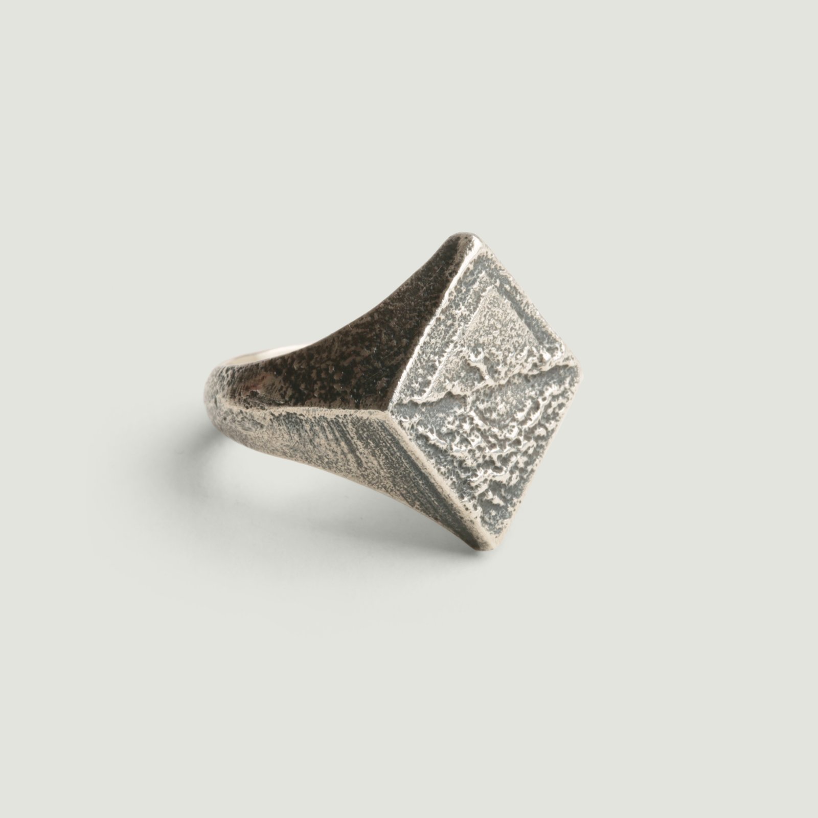 NORTHERN WORKSHOP / Diamond Signet Ring