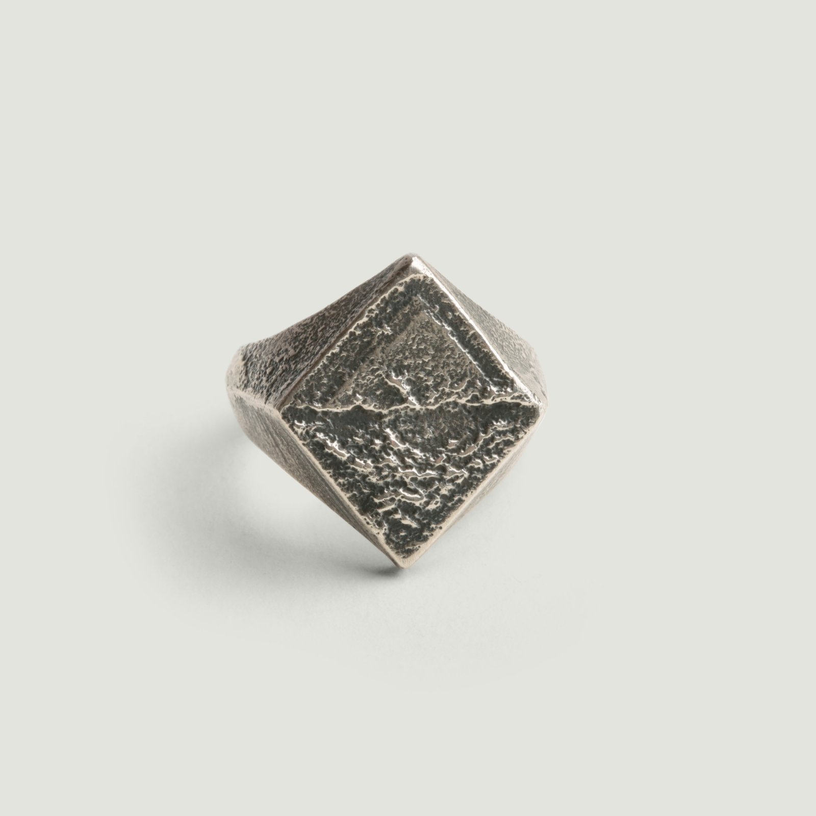 NORTHERN WORKSHOP / Diamond Signet Ring