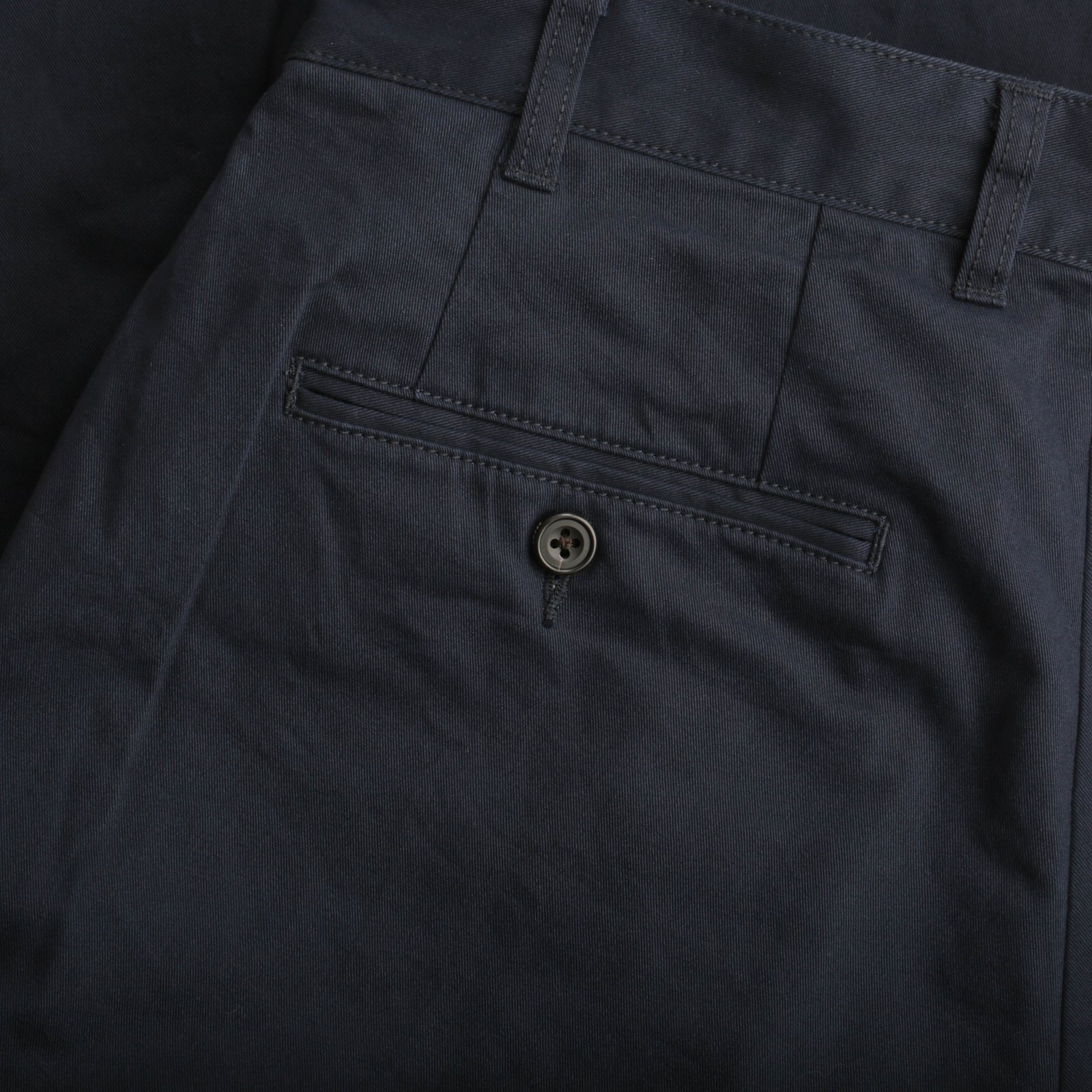 image flâneurs détail poche Beams 2 Pleats Twill Trousers navy