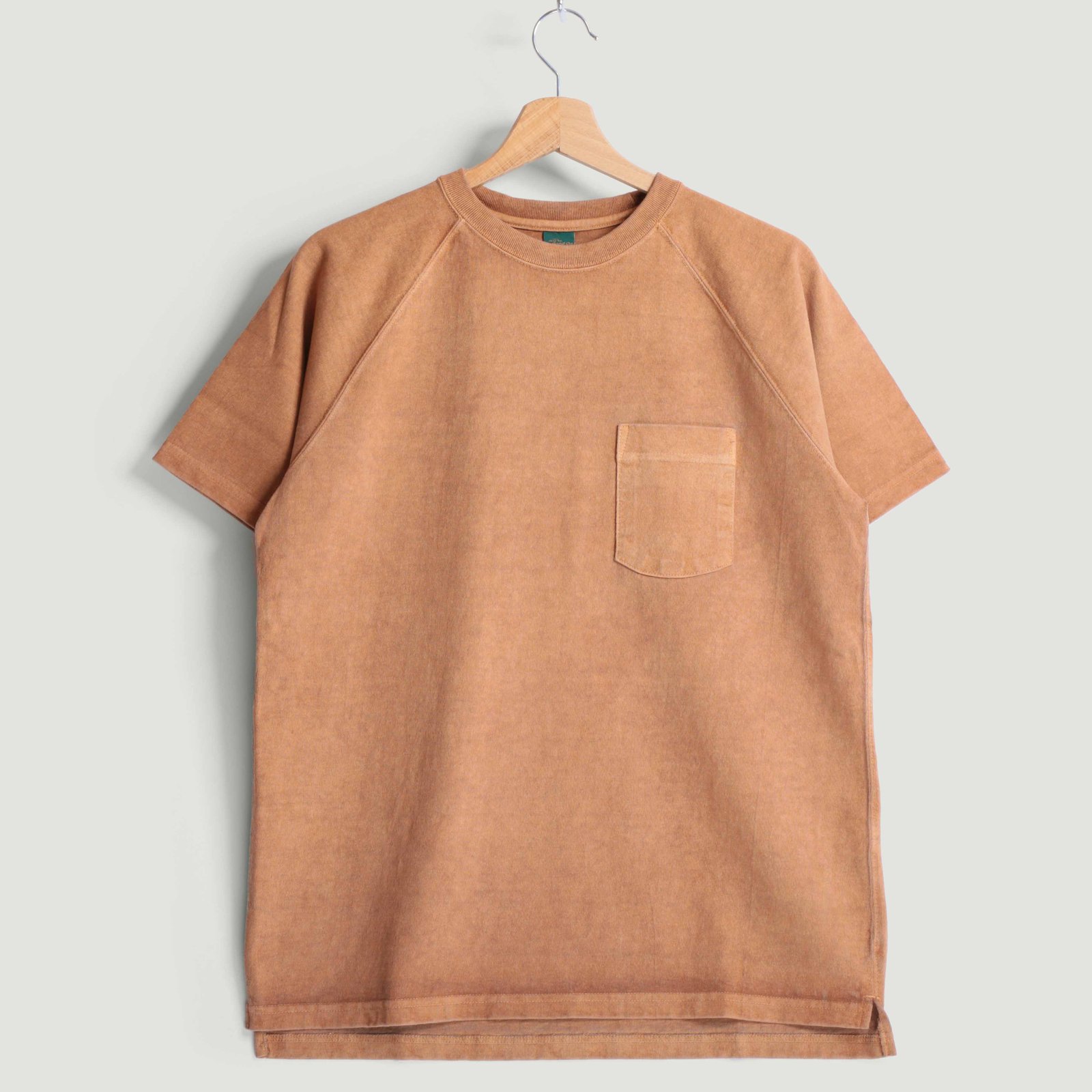 Short Sleeve Heavy Raglan Pocket Tee in Mocha Color
