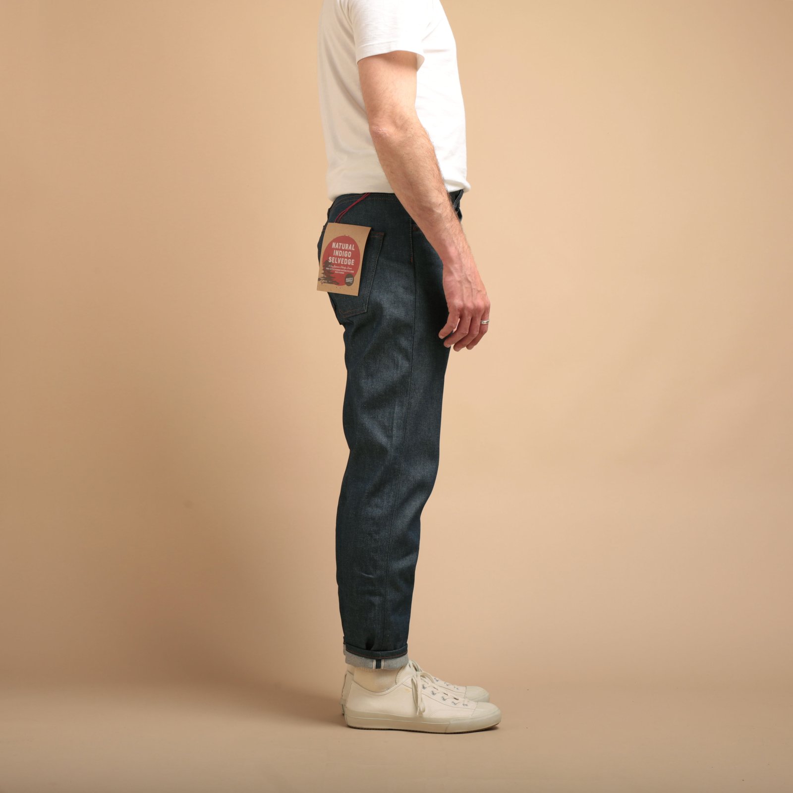 image flâneurs NAKED & FAMOUS EasyGuy Natural Indigo Selvedge porté de côté