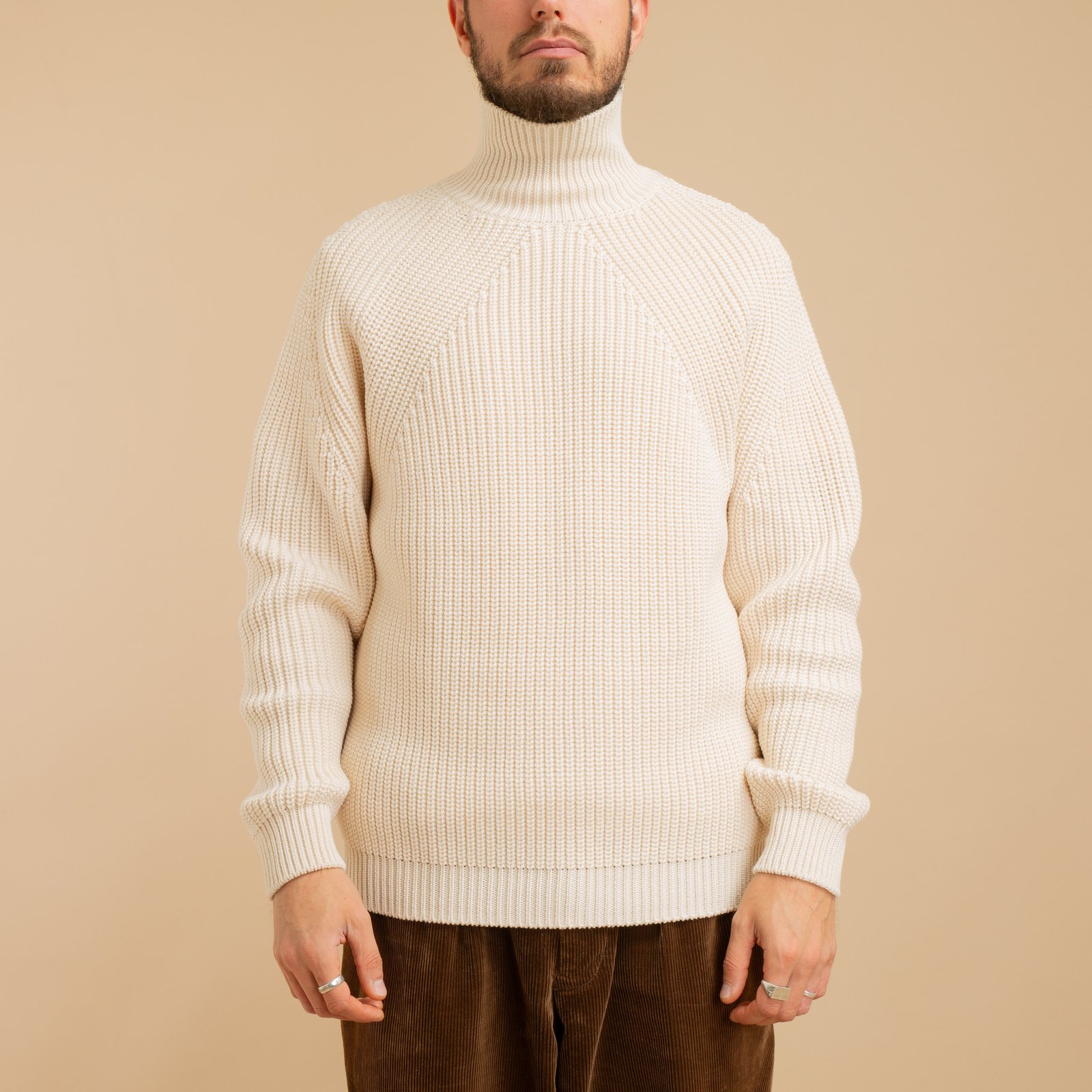 flâneurs-pull-BATONER-Signature-Turtle-Neck-Ivory de face