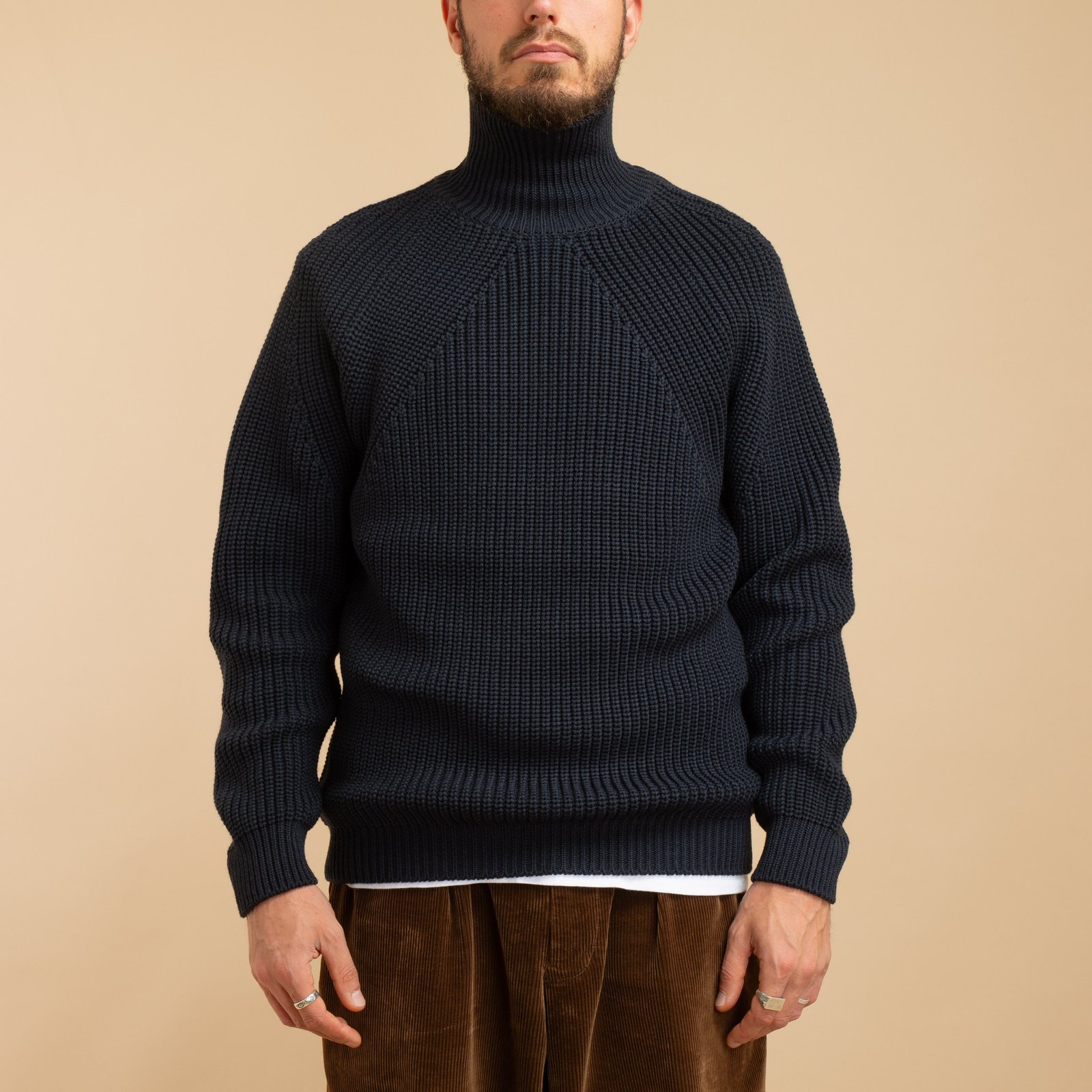 flâneurs-pull-BATONER-Signature-Turtle-Neck-Navy de face