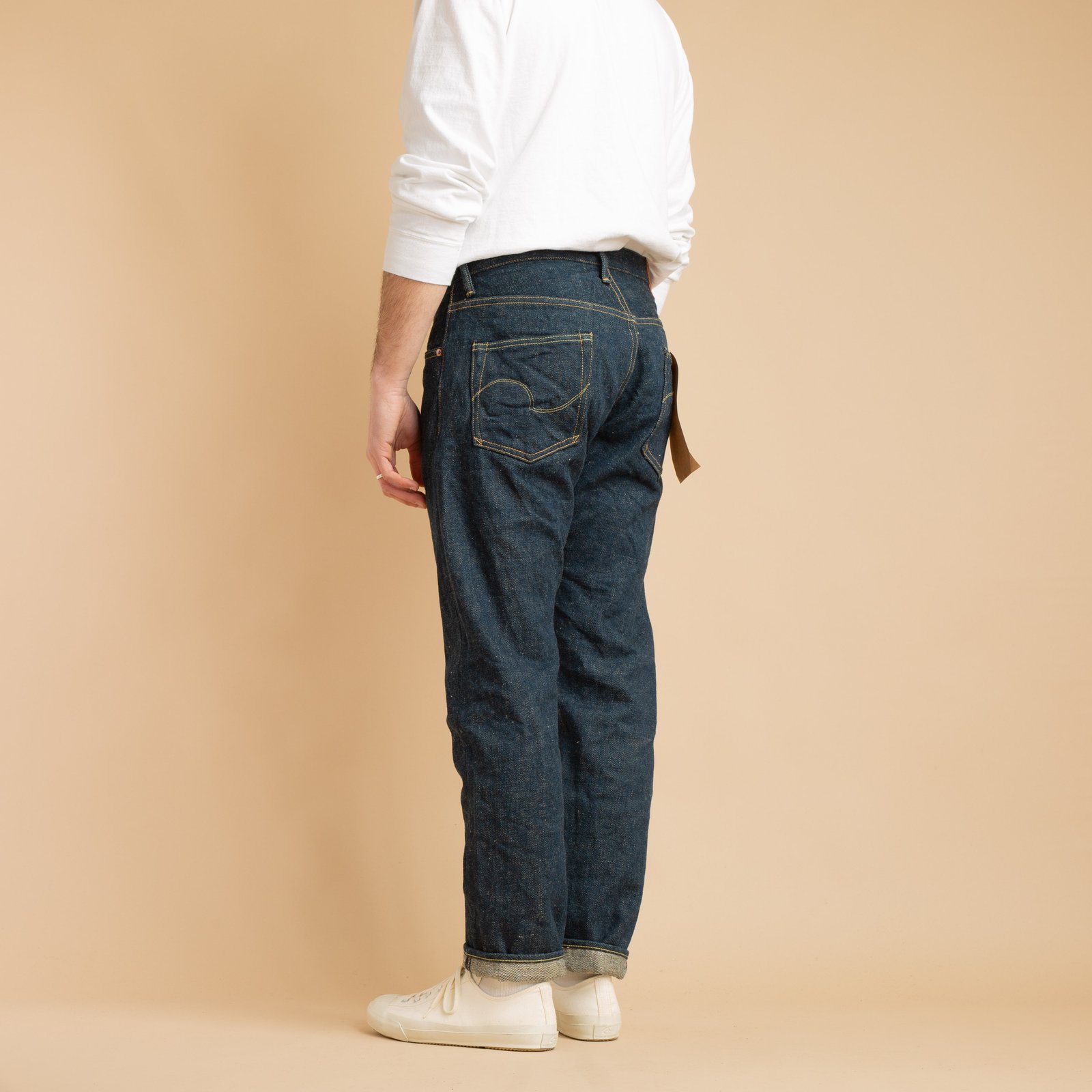Image-Flâneurs_ONI DENIM / 902ZR-KABEG "Secret Kabuki" 20oz High Rise Relaxed Tapered_Back view