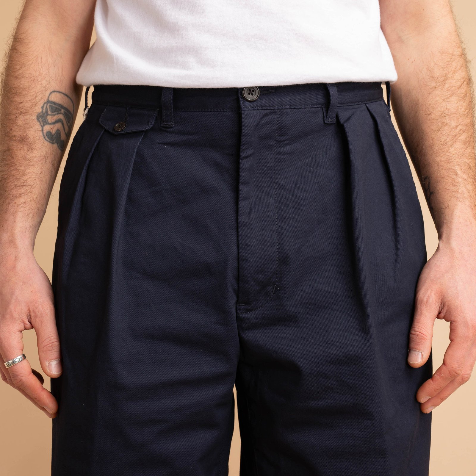 image flâneurs porté front  Beams 2 Pleats Twill Trousers navy