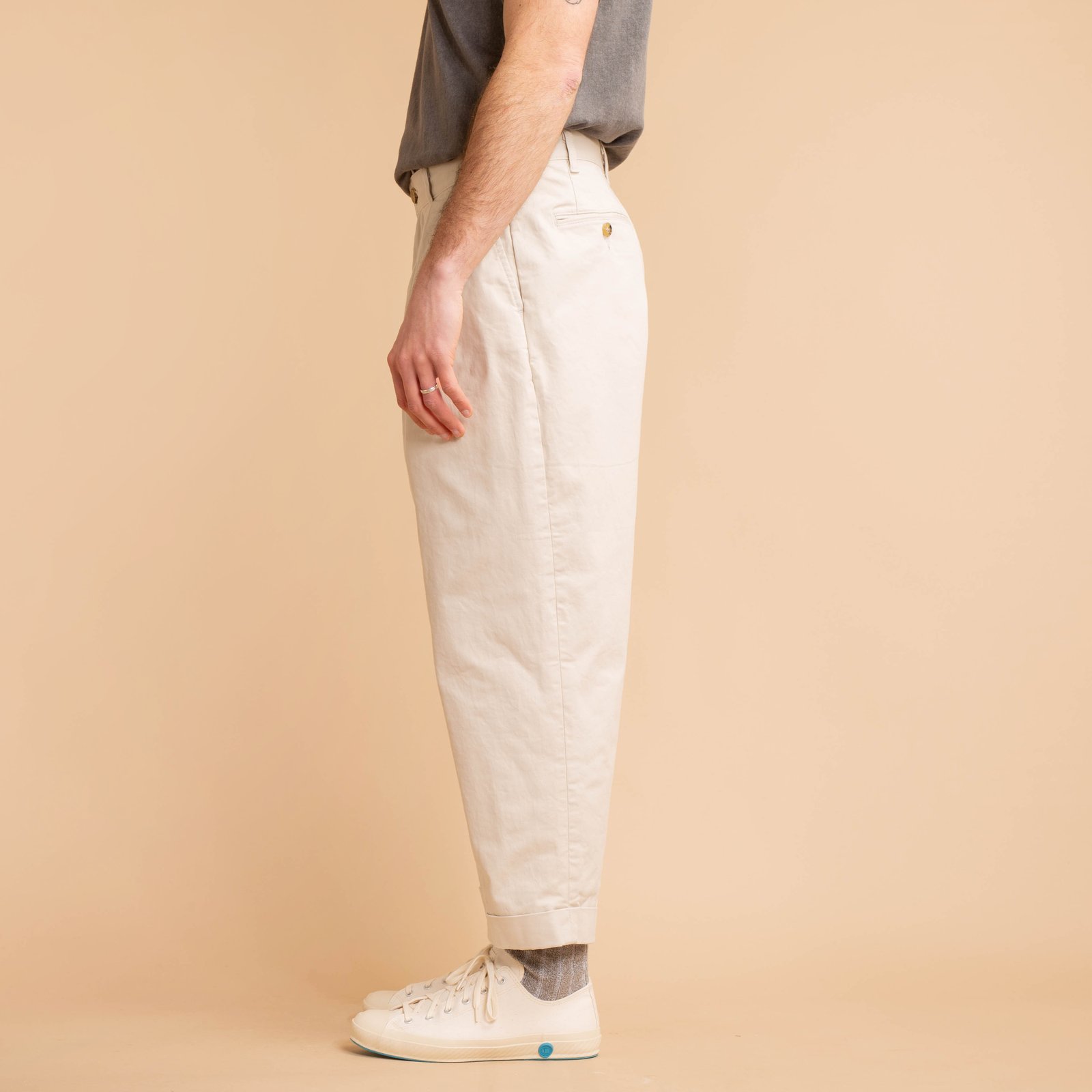 image flâneurs profil de face Beams 2 Pleats Twill Trousers 1