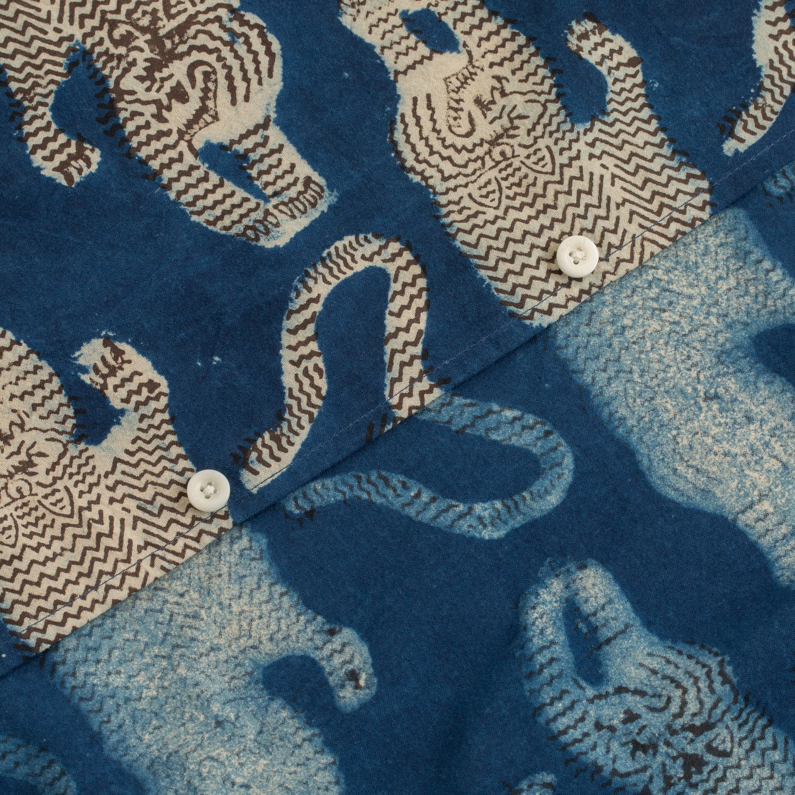Image_Flâneurs_KARDO x FLÂNEURS / S/S Shirt BP69 Indigo/détail-matière