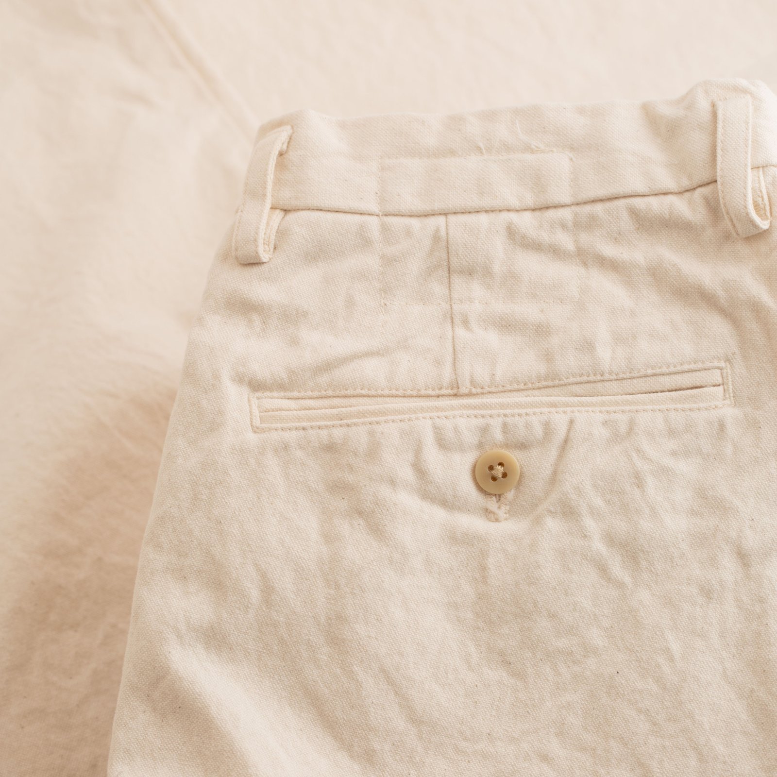 Seuvas image flâneurs 10oz Canvas 2 Tuck Trousers Natural détail