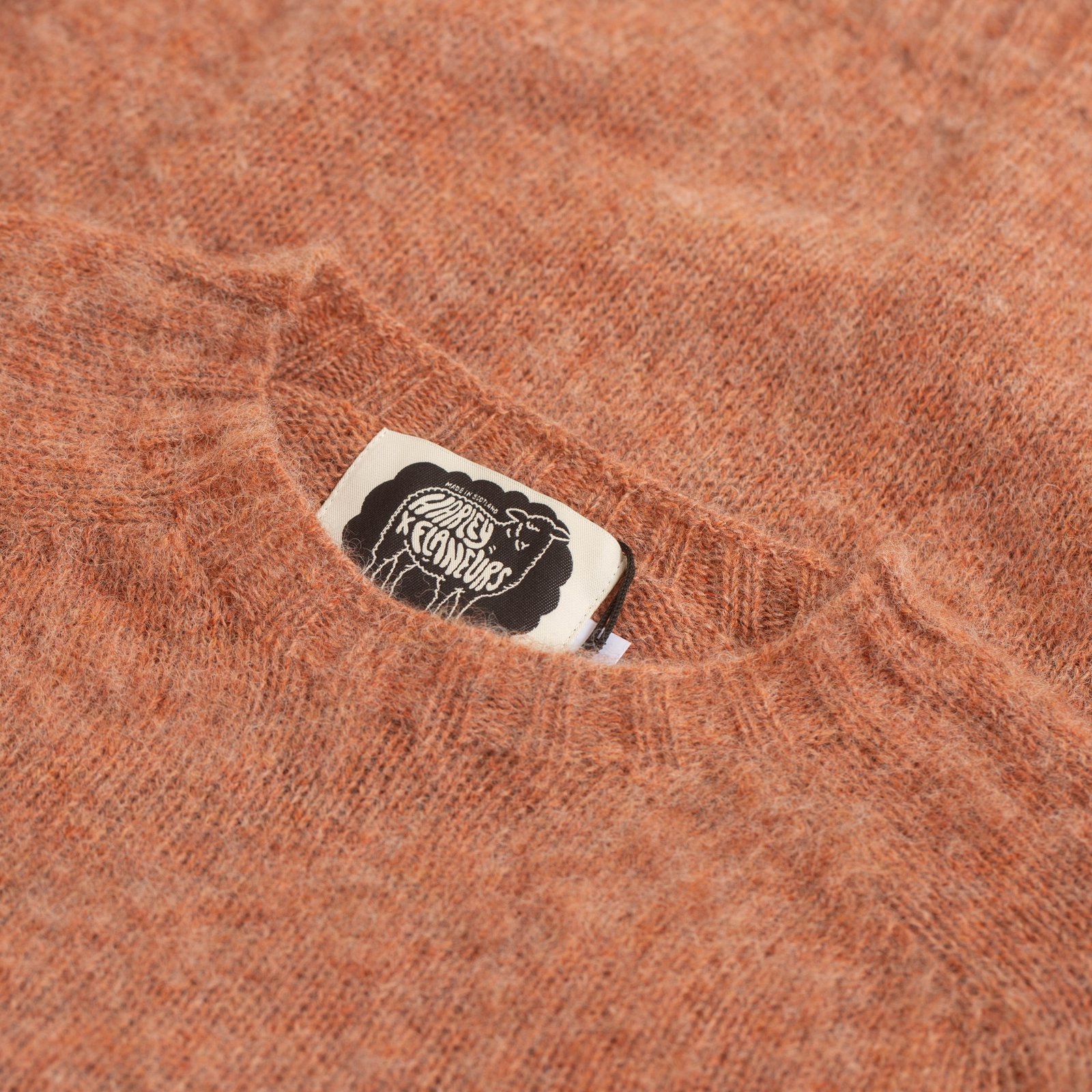 HARLEY OF SCOTLAND X FLÂNEURS / Shaggy Crew Neck Sandalwood