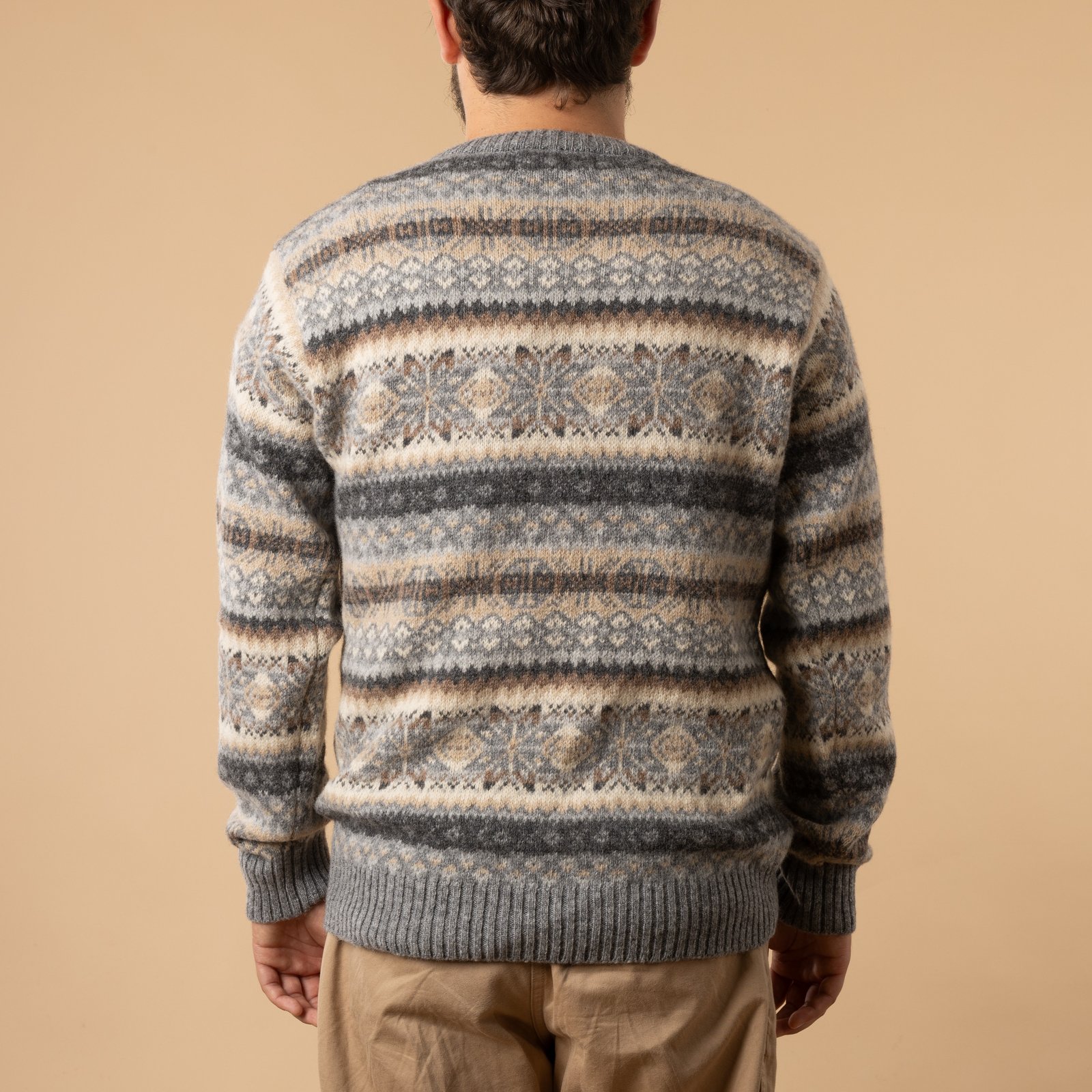 pull Fair Isle HARLEY OF SCOTLAND couleur M Grey de dos