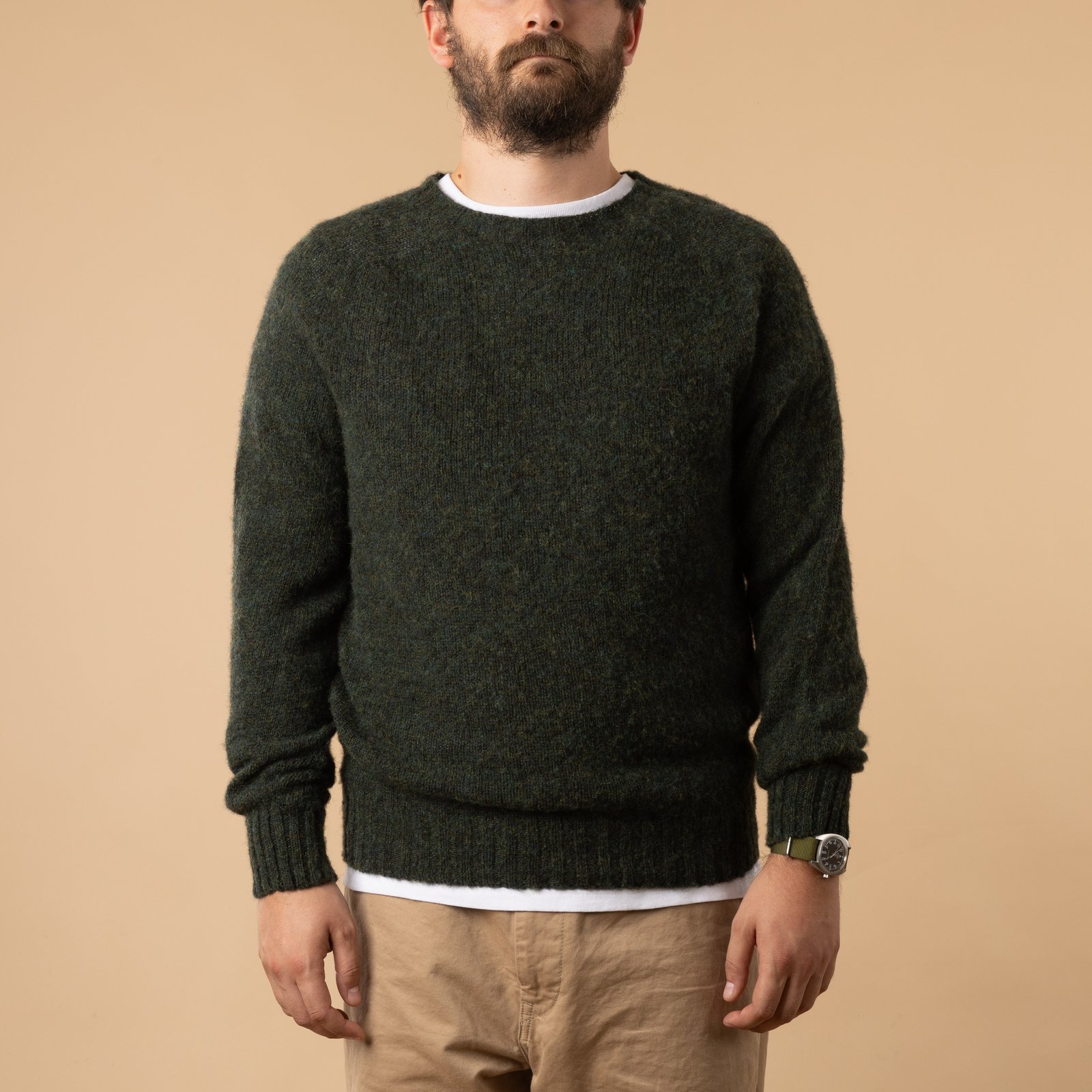 vignette HARLEY OF SCOTLAND X FLÂNEURS pull Shaggy Crew Neck Evergreen de face