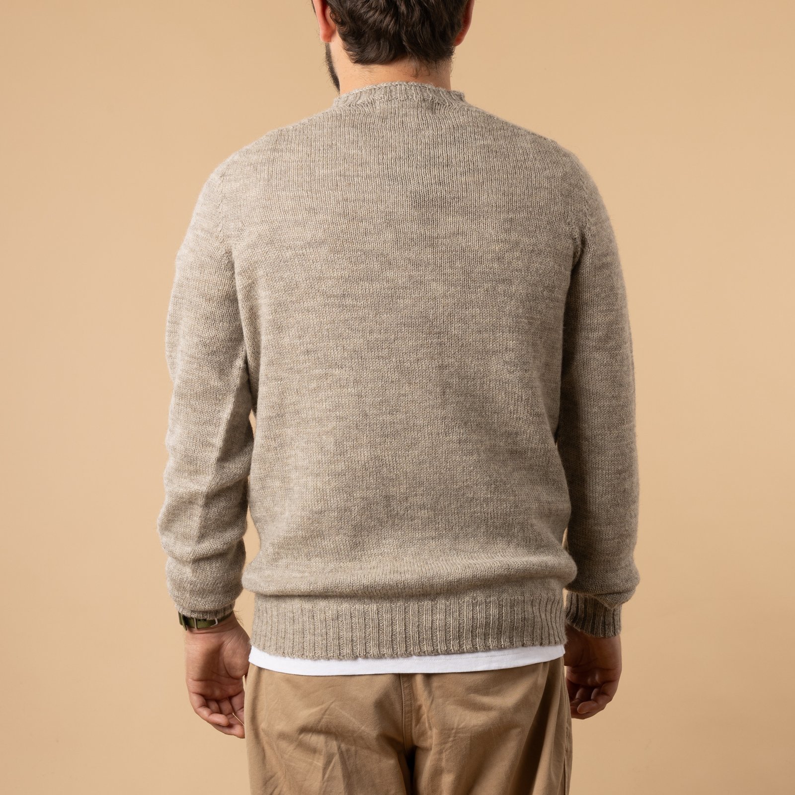 pull shetland voe HARLEY OF SCOTLAND couleur gris silver de dos