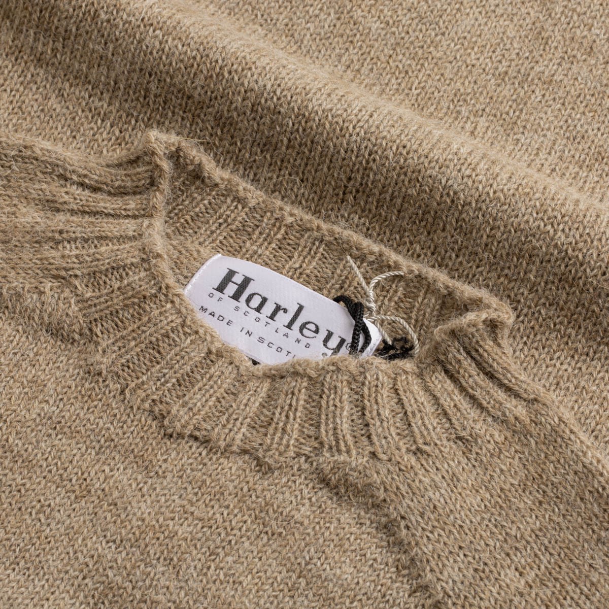 pull shetland voe HARLEY OF SCOTLAND couleur marron fawn détail