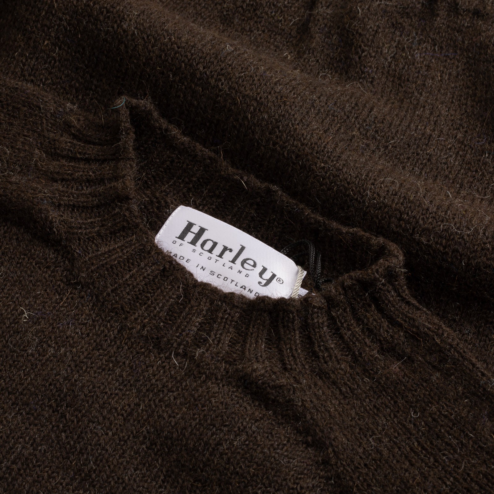 pull HARLEY OF SCOTLAND Voe True Shetland Crew Neck Black flaneurs-label