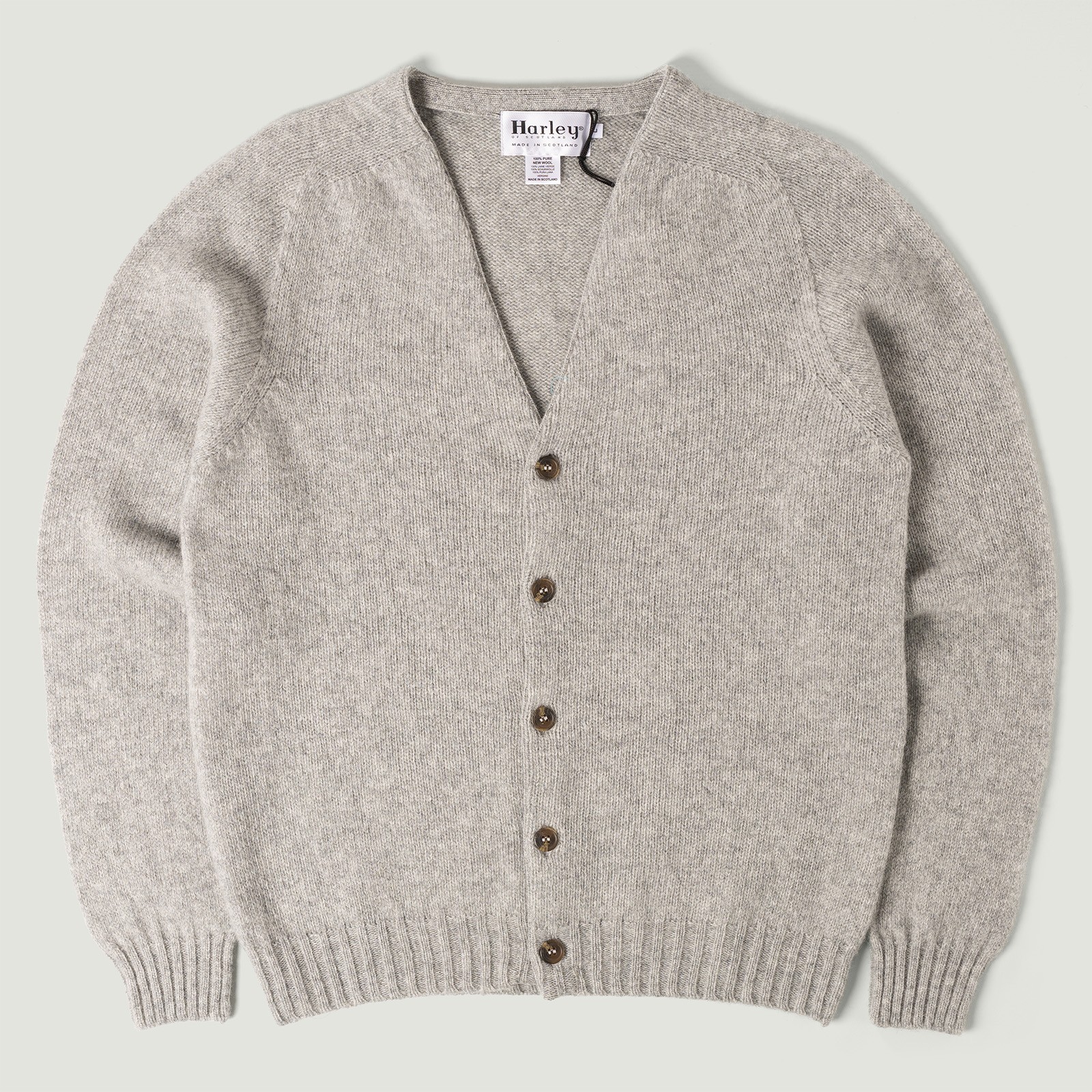 Vignette_cardigan laine saddle shoulder V Harley of Scotland flâneurs