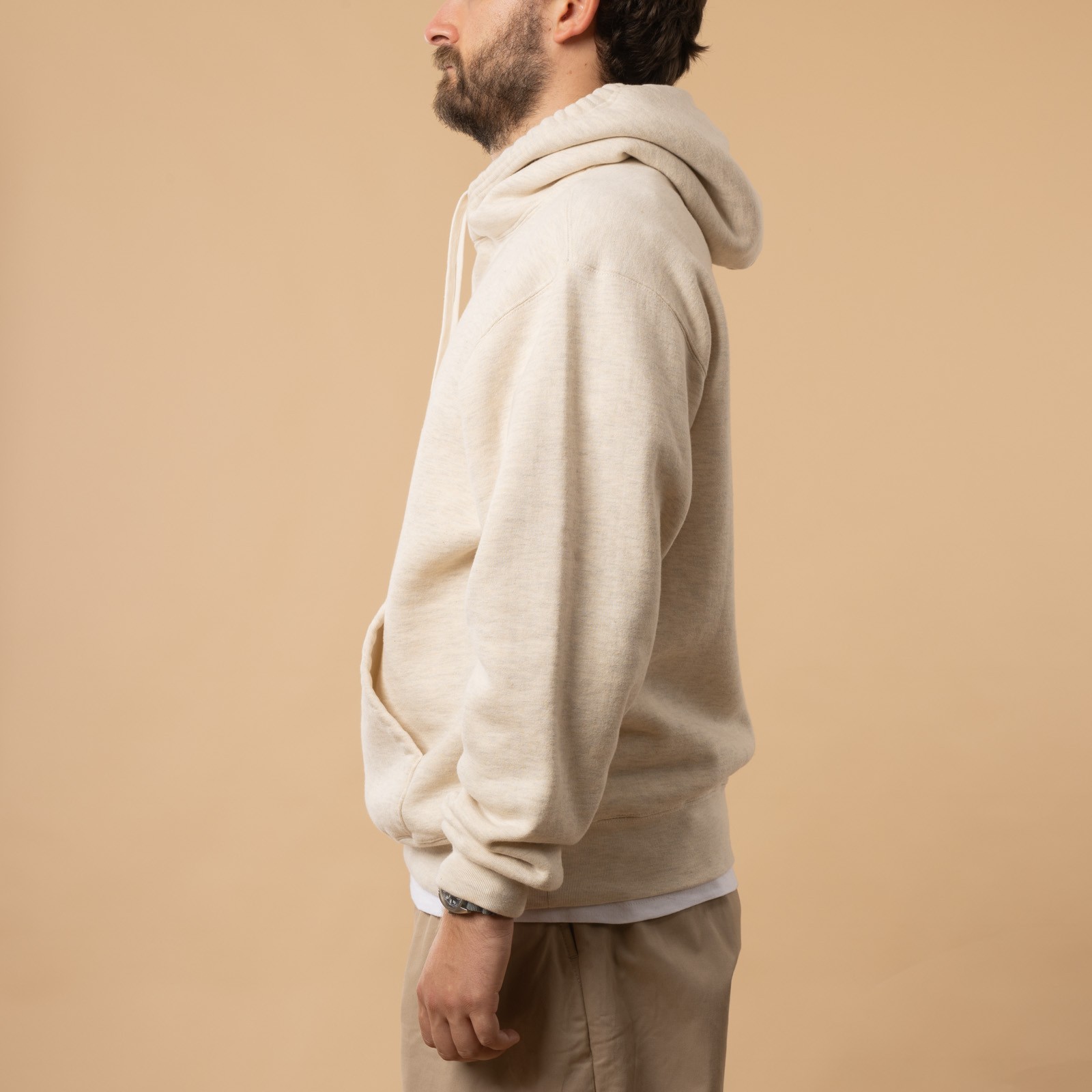 Sweat à capuche manche longue BEAMS PLUS Sweat Pullover Hoodie Raised Back couleur Oatmeal de profil
