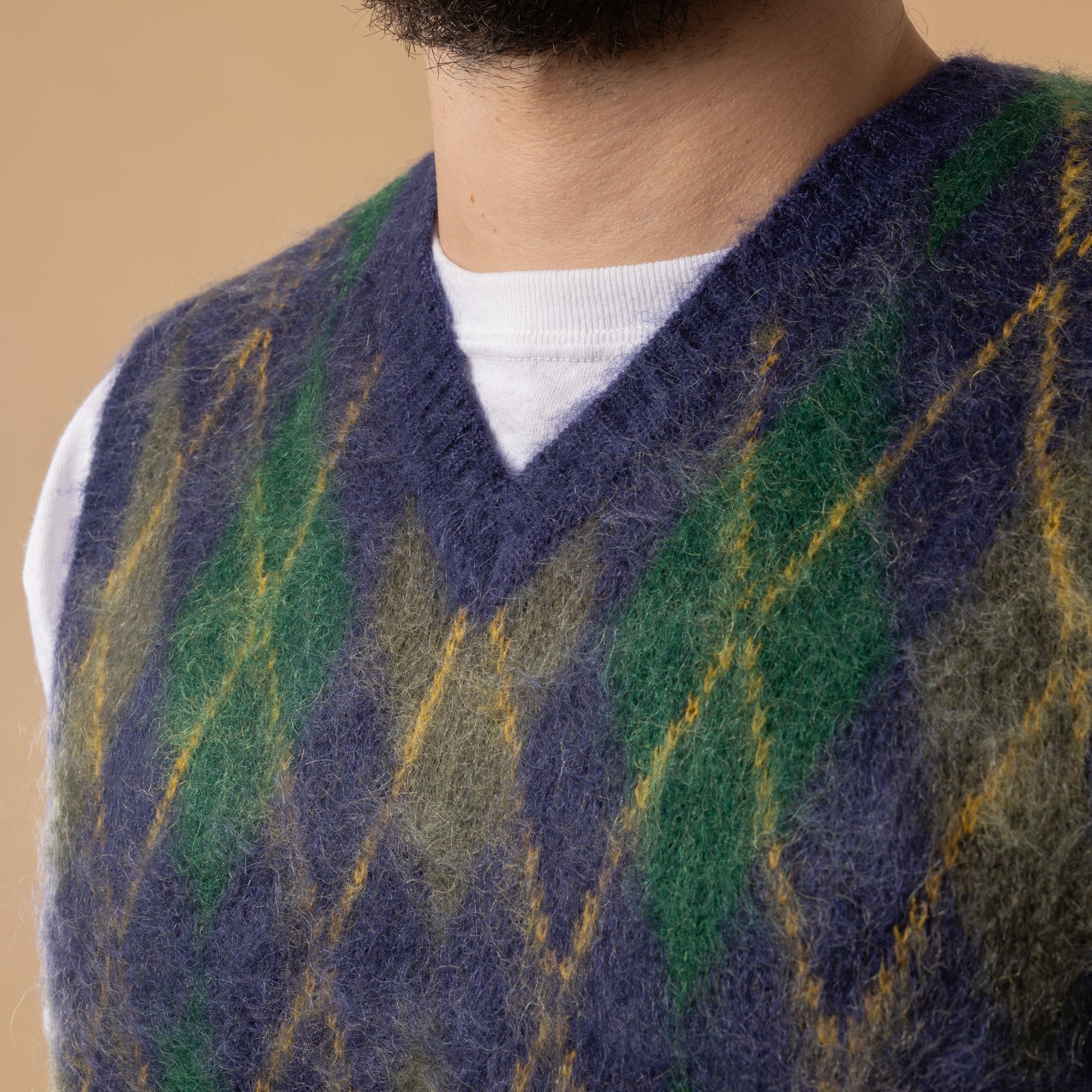 pull sans manche à motif BEAMS PLUS / Argyle Vest Mohair couleur Navy detail de face