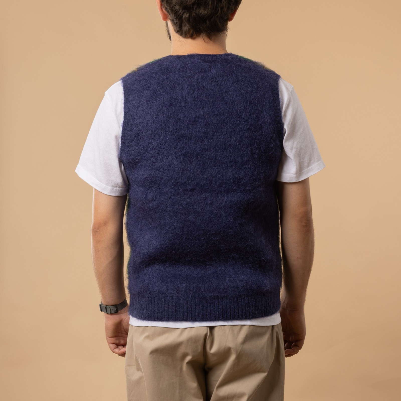 pull sans manche à motif BEAMS PLUS / Argyle Vest Mohair couleur Navy de dos