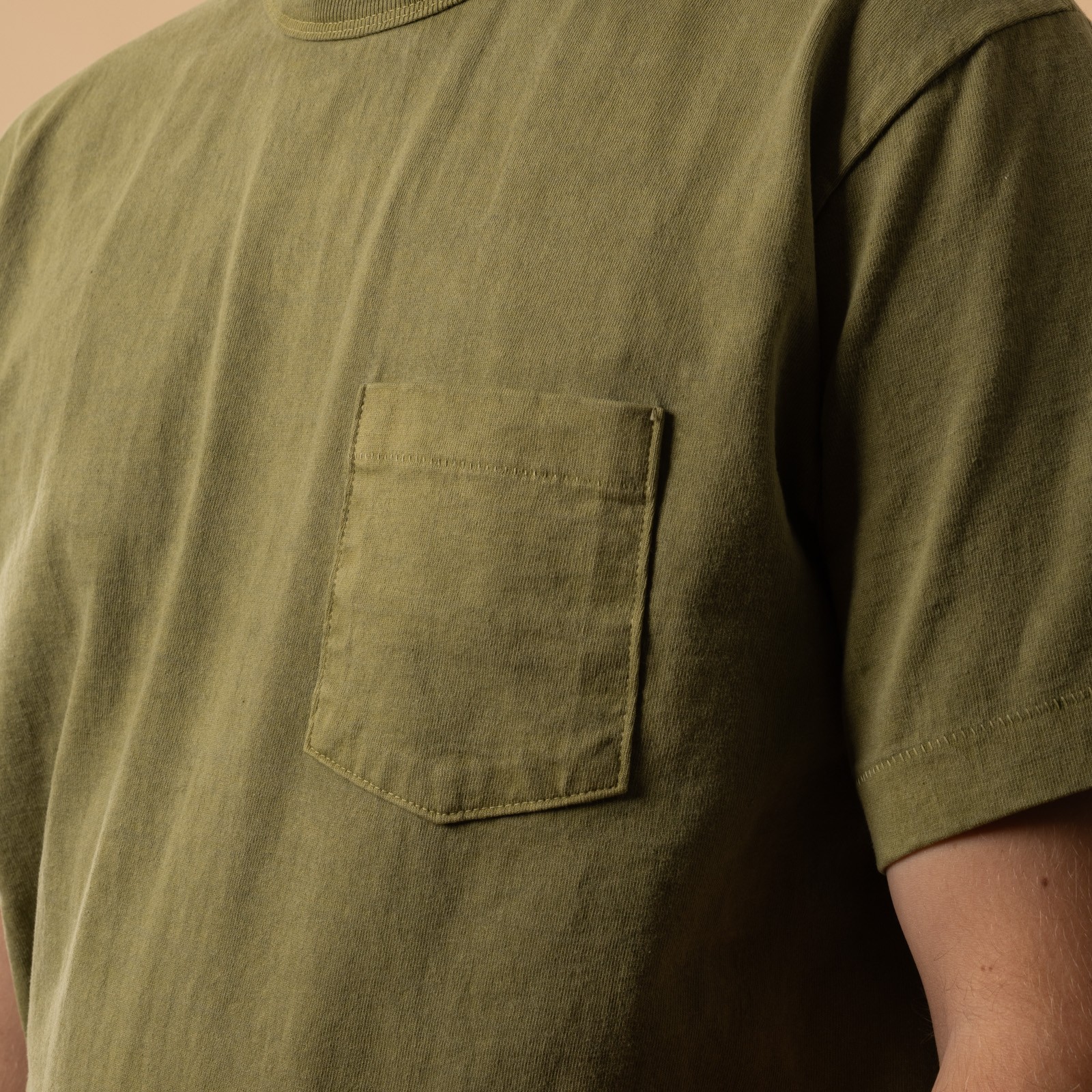 t-shirt à manche courte XX DEVELOPMENT / "SURE MFG" 7,5oz Pocket S/S Tee couleur Mods Green detail poche avant