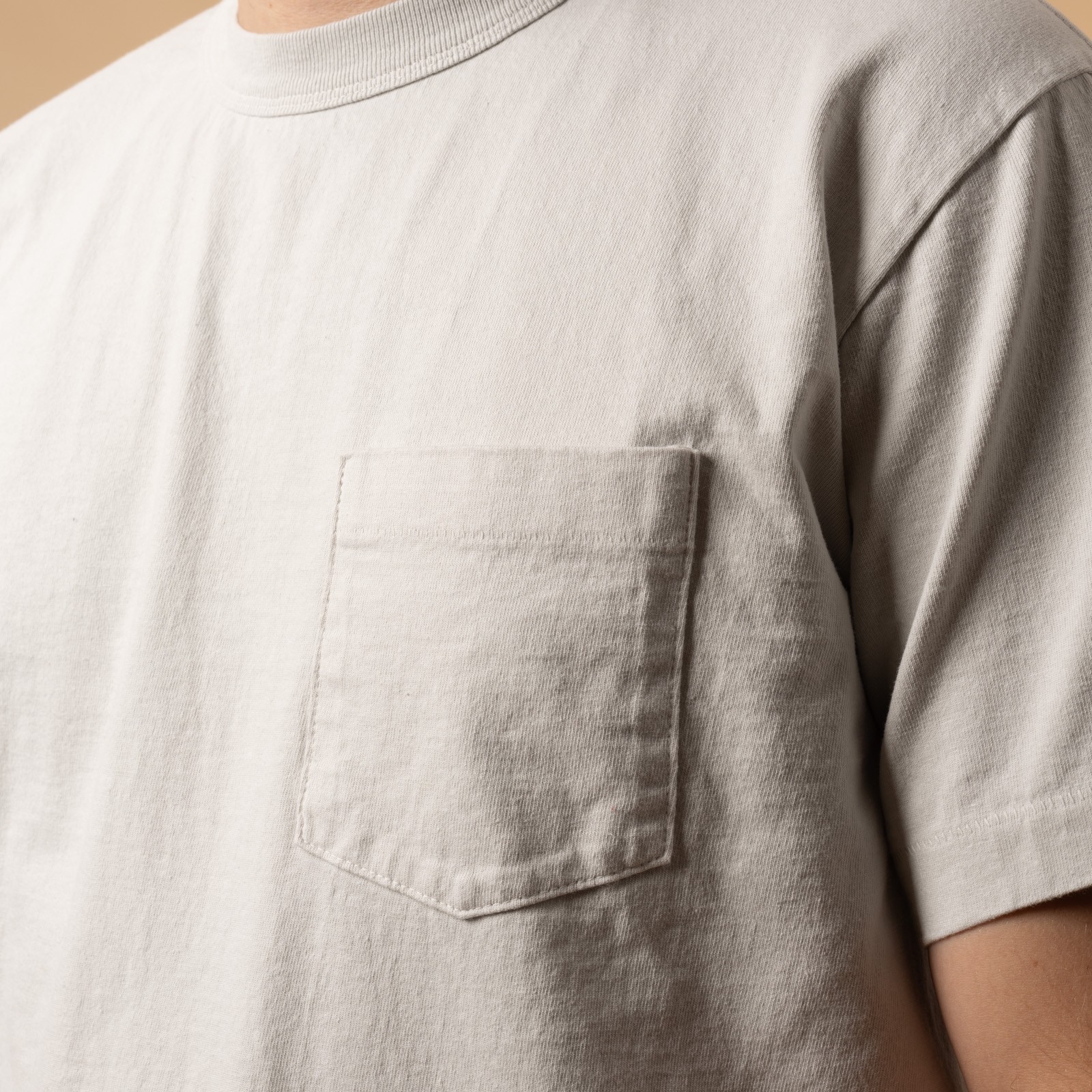 t-shirt à manche courte XX DEVELOPMENT / "SURE MFG" 7,5oz Pocket S/S Tee couleur Lt Gray detail poche avant