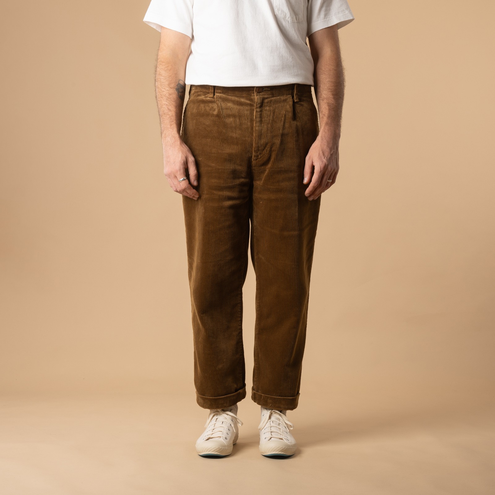 Pantalon en velours côtelé FOB FACTORY / F0533 Corduroy Trousers couleur Khaki de face