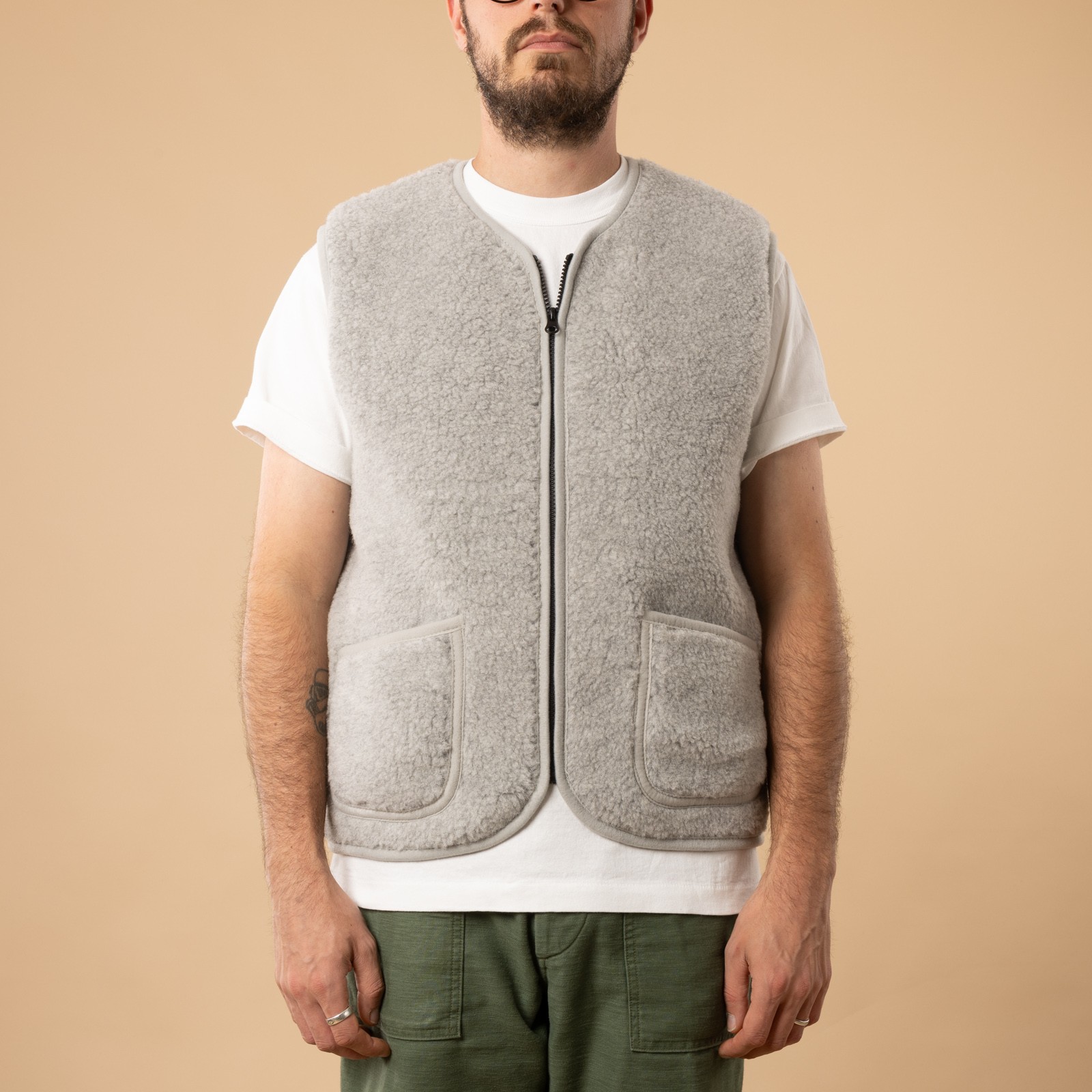 flâneurs-COLDBREAKER-sleeveless wool jacket-Pepitko Ultralight Light Grey-front closed