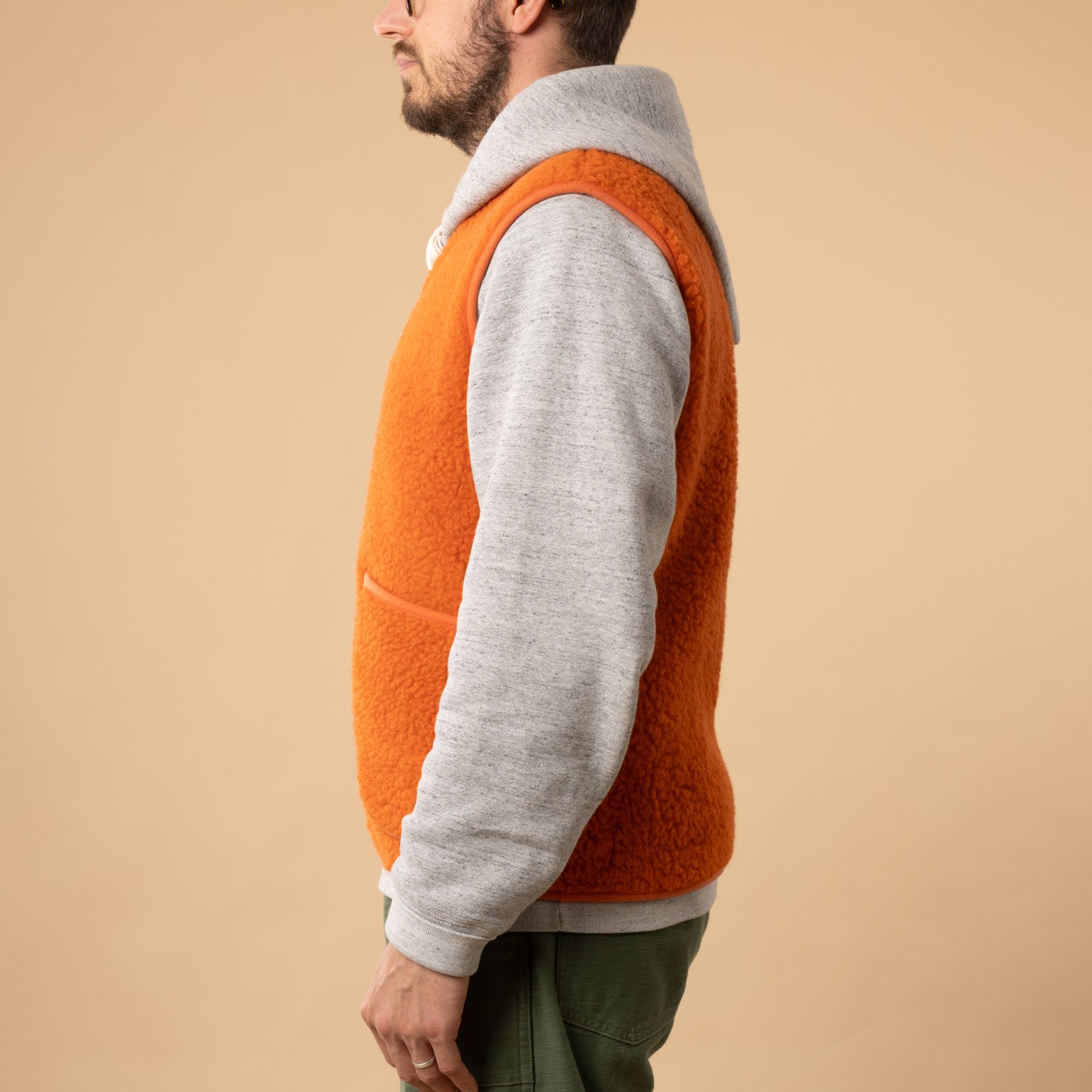 flâneurs-COLDBREAKER-veste-en-laine-sans-manche-Pepitko-Vest-Orange-de-profil