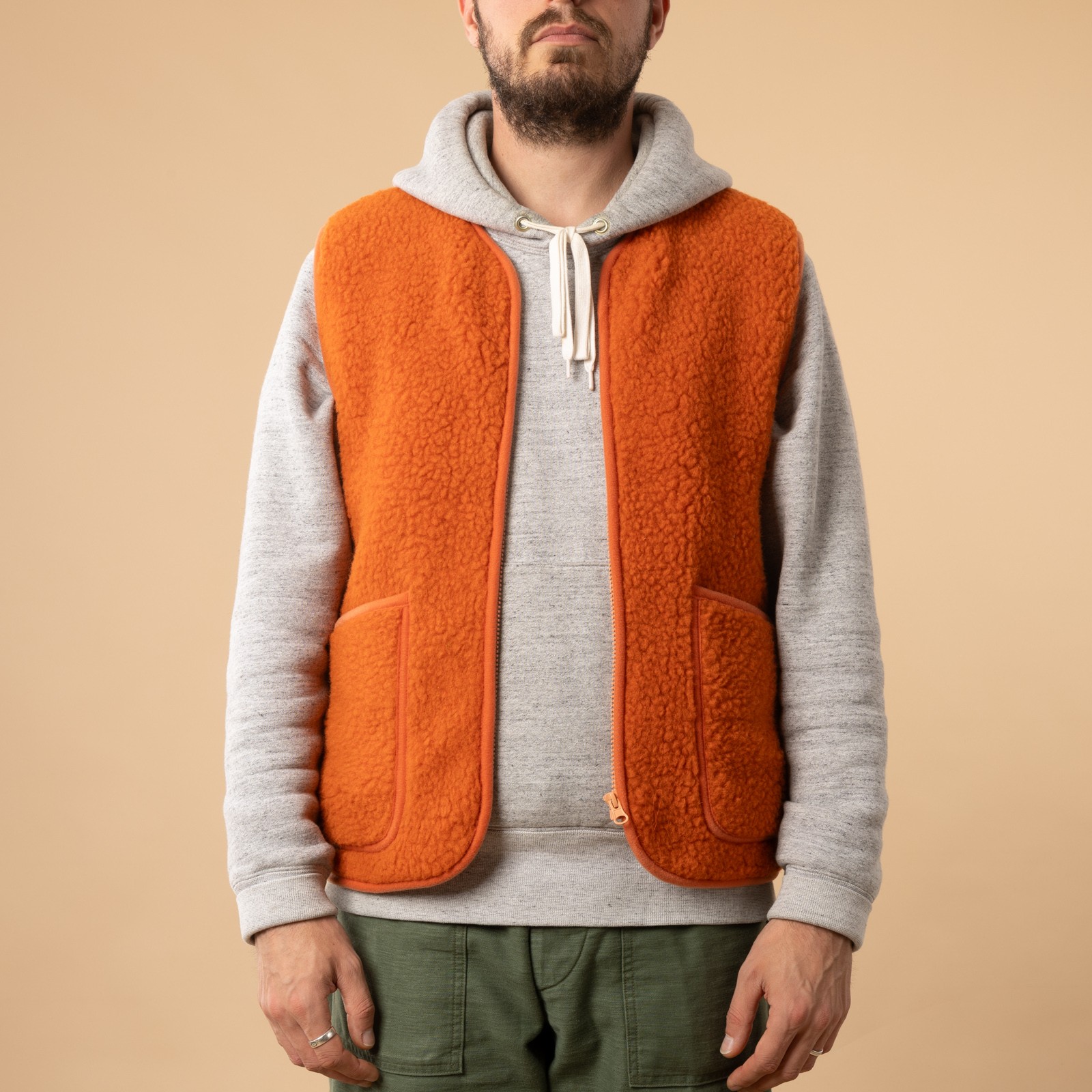 flâneurs-COLDBREAKER-veste-en-laine-sans-manche-Pepitko-Vest-Orange-de-face-ouvert