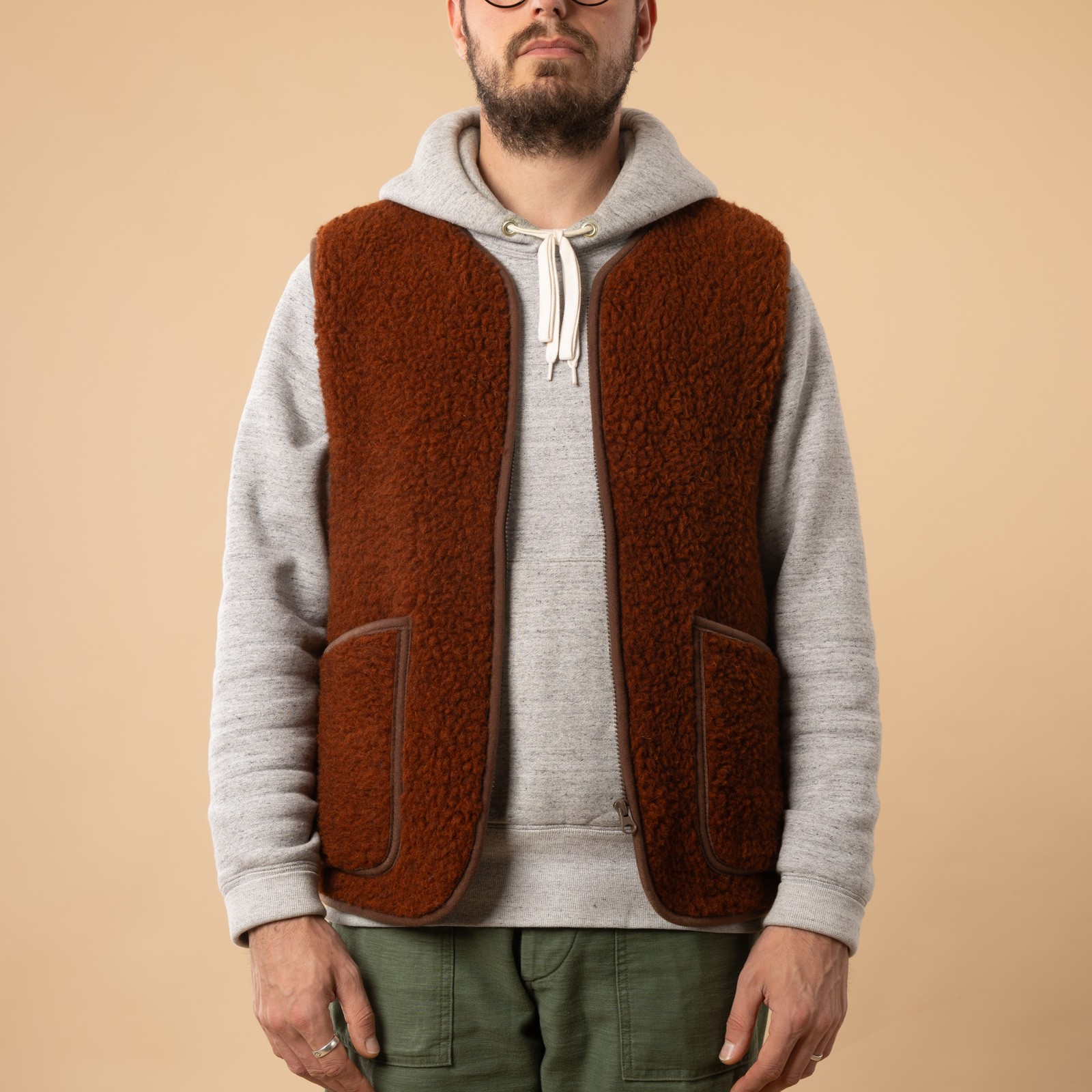 flâneurs-COLDBREAKER-veste-en-laine-sans-manche-Pepitko-Vest-Cognac-de-face-ouvert