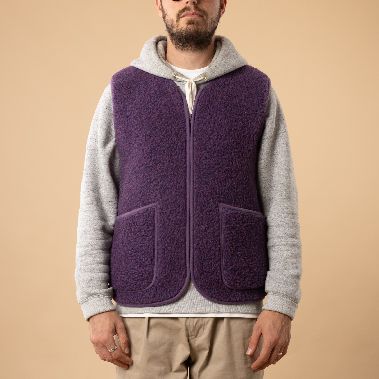 flâneurs-COLDBREAKER-veste-en-laine-sans-manche-Pepitko-Vest-Violet-face-fermé