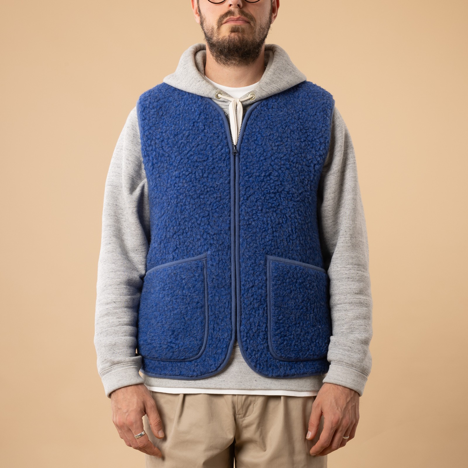 flâneurs-COLDBREAKER-veste-en-laine-sans-manche-Pepitko-Vest-Deep Blue-de-face-fermé