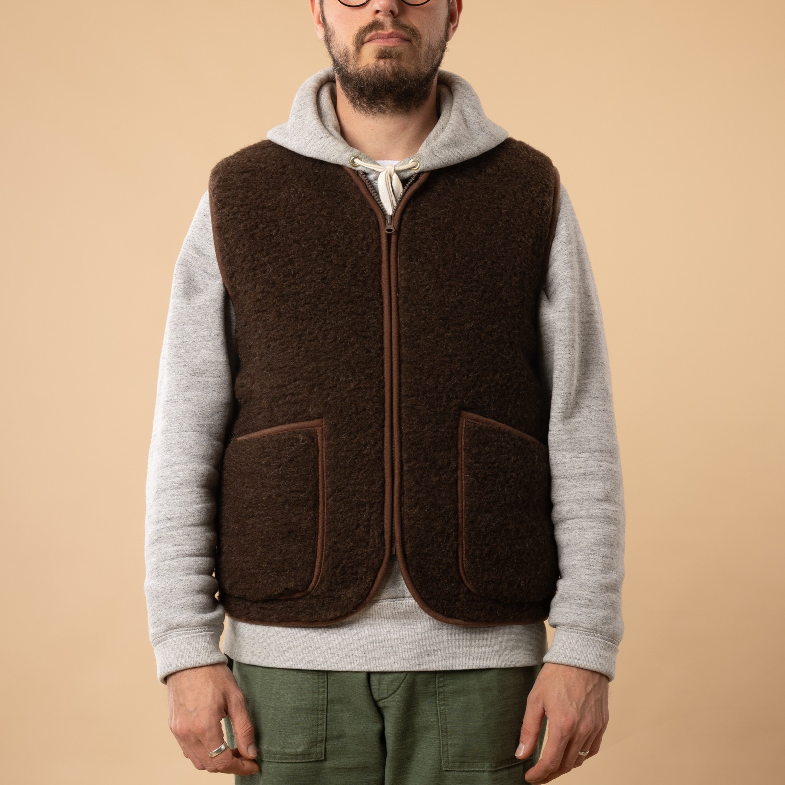 flâneurs-COLDBREAKER-veste-en-laine-sans-manche-Pepitko-Vest-dark brown de face fermé