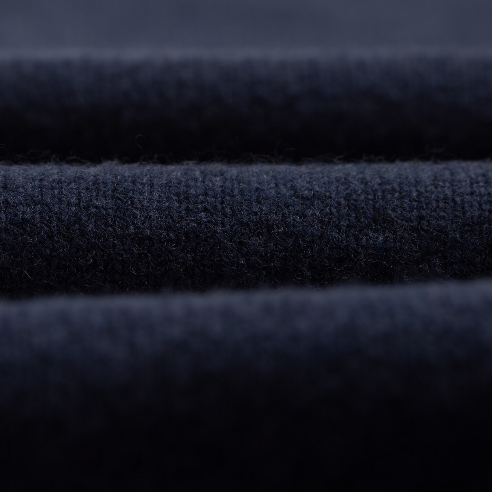 closeup flâneurs-Mooncastle-Pull-japonais-Laine-et-Cachemire-Col-Rond navy blue