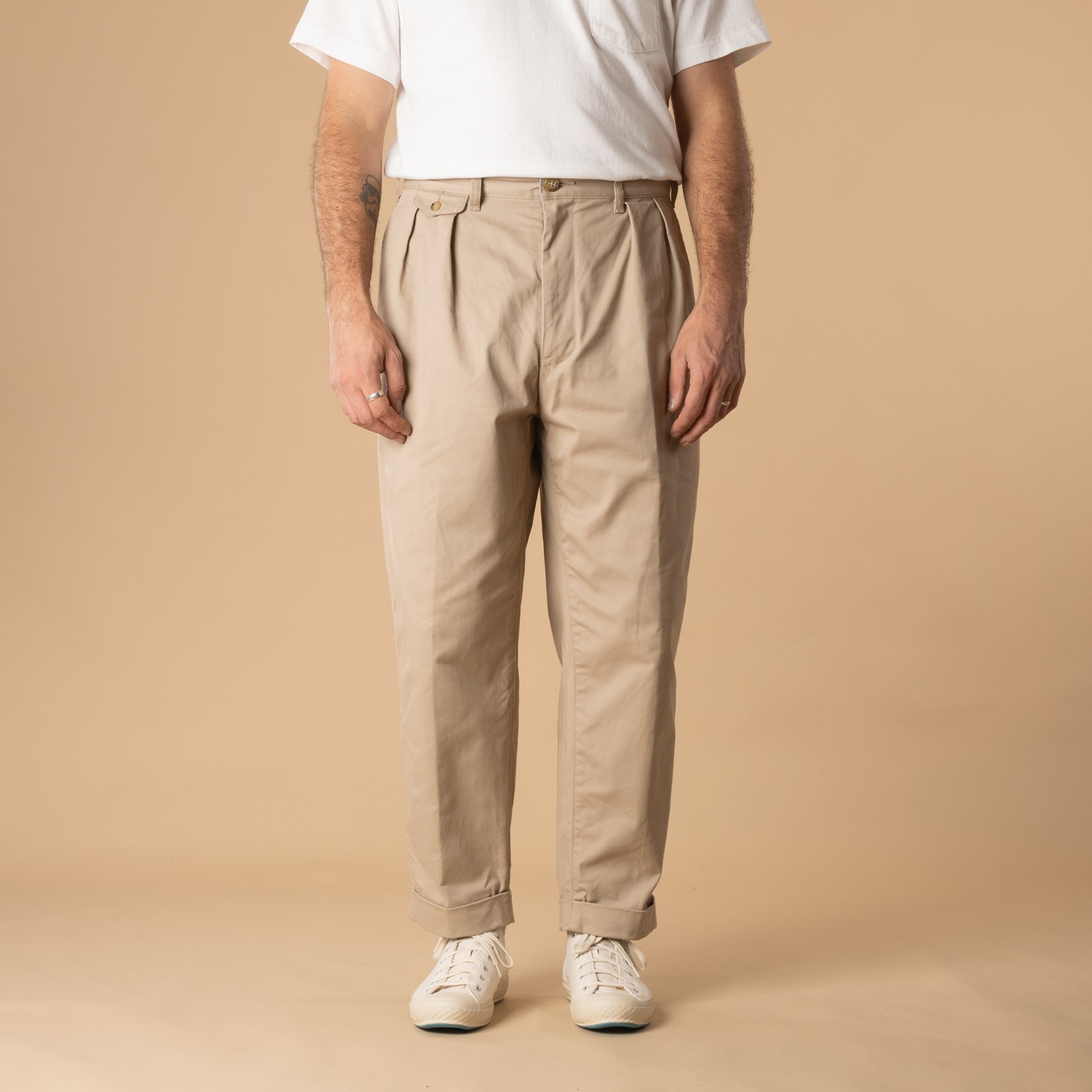 Pantalon-à-pinces-BEAMS PLUS-2 Pleats Twill Trousers-couleur-Khaki-de-face