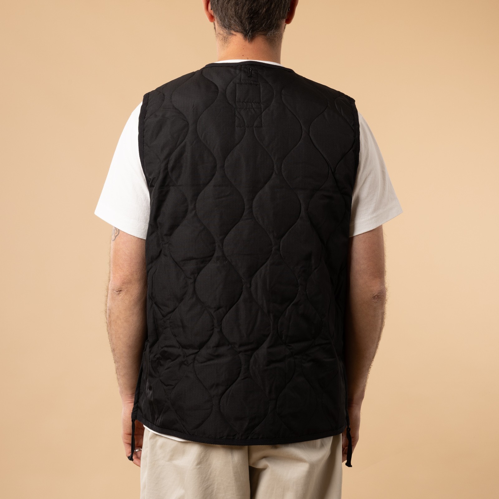 Taion-flâneurs-veste-sans-manche-Unisex-Military-Zip-V-Neck-Down-Vest-Black-de-dos