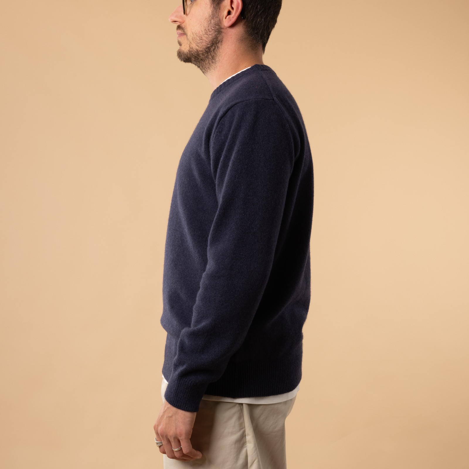 flâneurs-Mooncastle-Sweater-Japanese-Wool-and-Cashmere-Round-Neck-Plum-Side-View