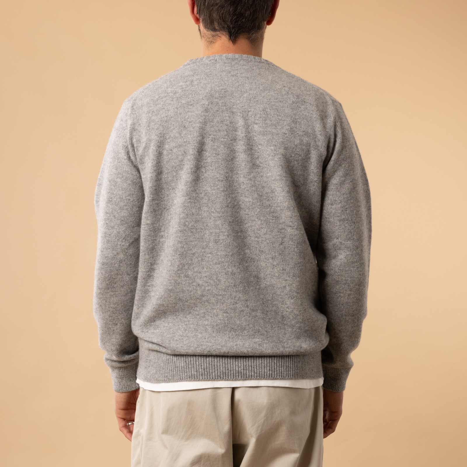 flâneurs-Mooncastle-Japanese-Sweater-Wool-and-Cashmere-Round-Neck_light-gray-back-view