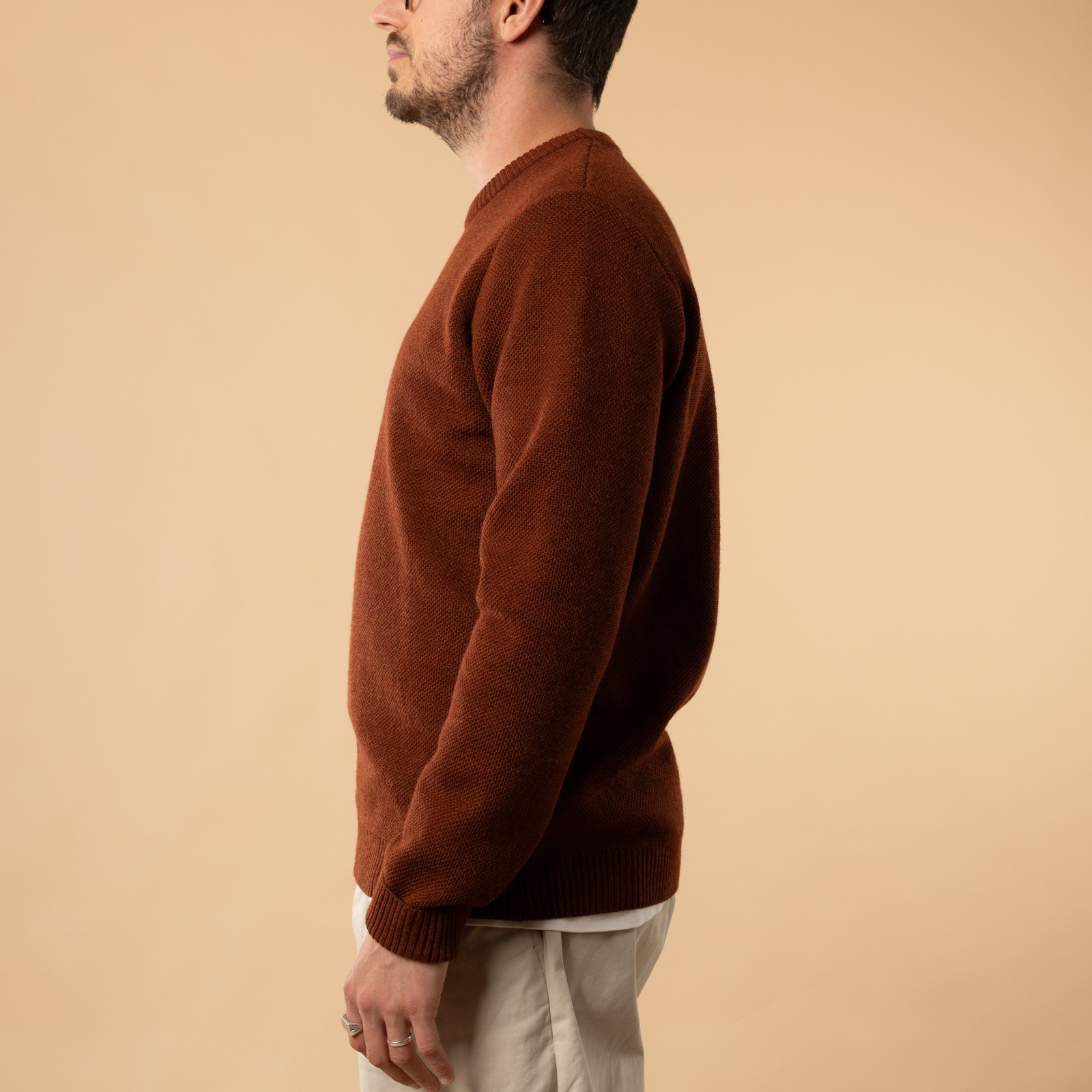 Flâneurs - Round Neck Sweater - Youri - Brick - Profile View