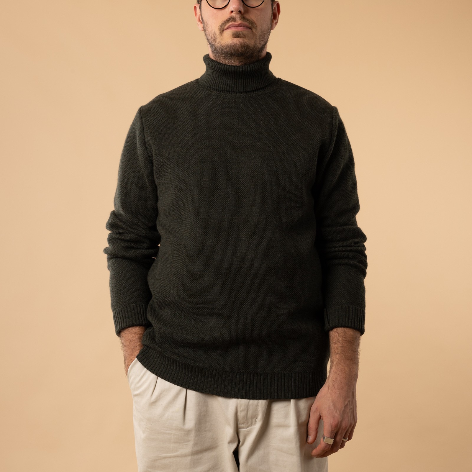 flâneurs-Pull-col-roulé-NITTO-KNITWEAR-Youri-khaki-de-face