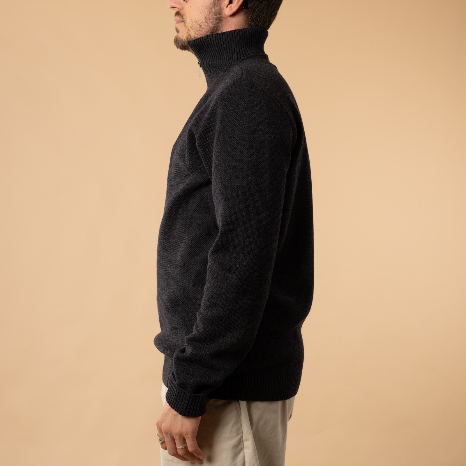 NITTO KNITWEAR / Youri Anthracite Zip-up Sweater Profile