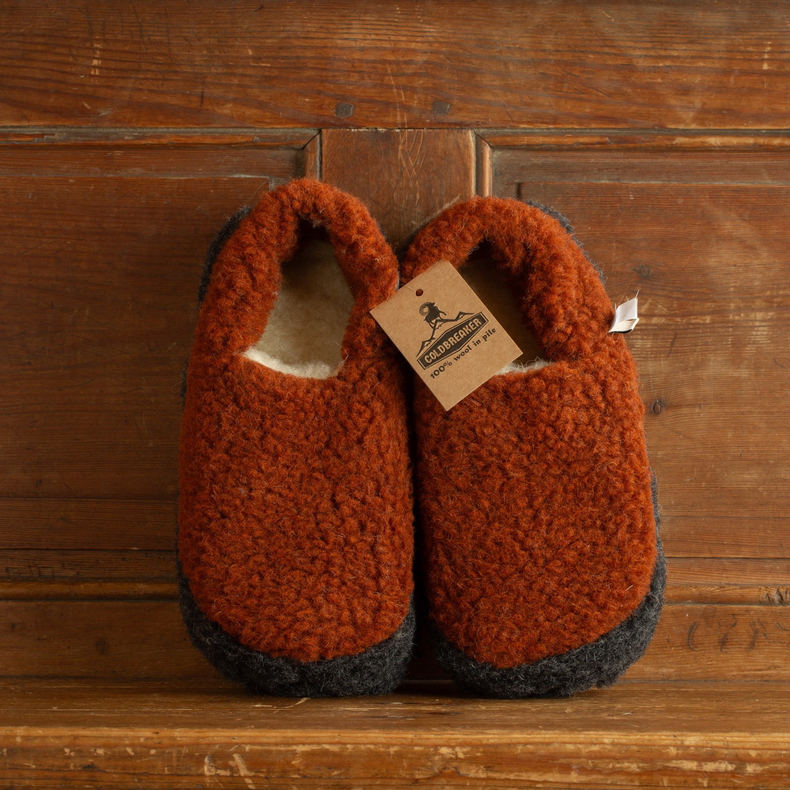 photo flâneurs-chaussons-COLDBREAKER-Siberian-Slippers-cognac et black front