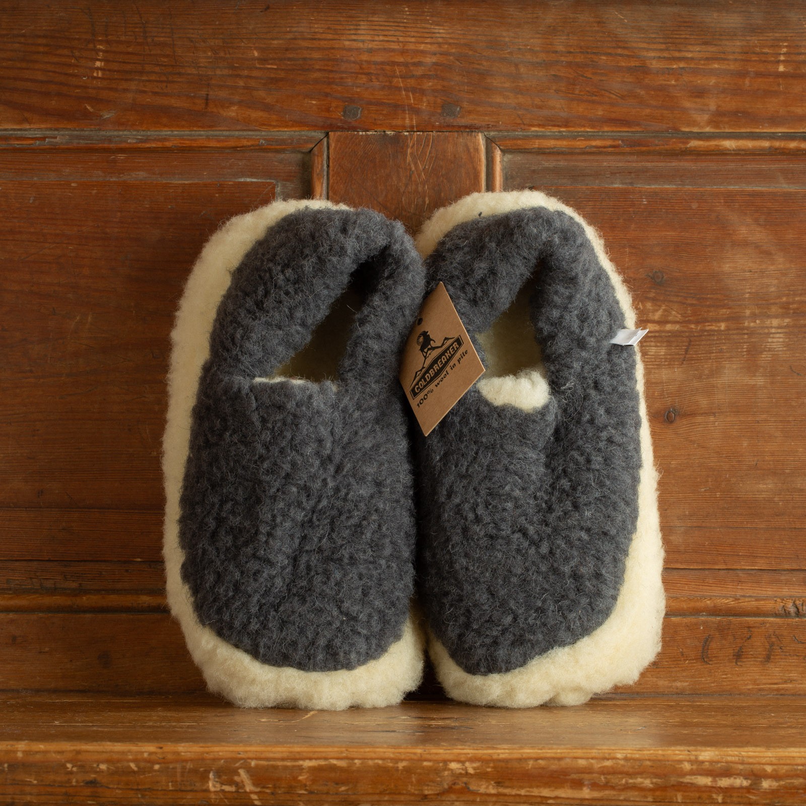 photo flâneurs-chaussons-COLDBREAKER-Siberian-Slippers-steel front