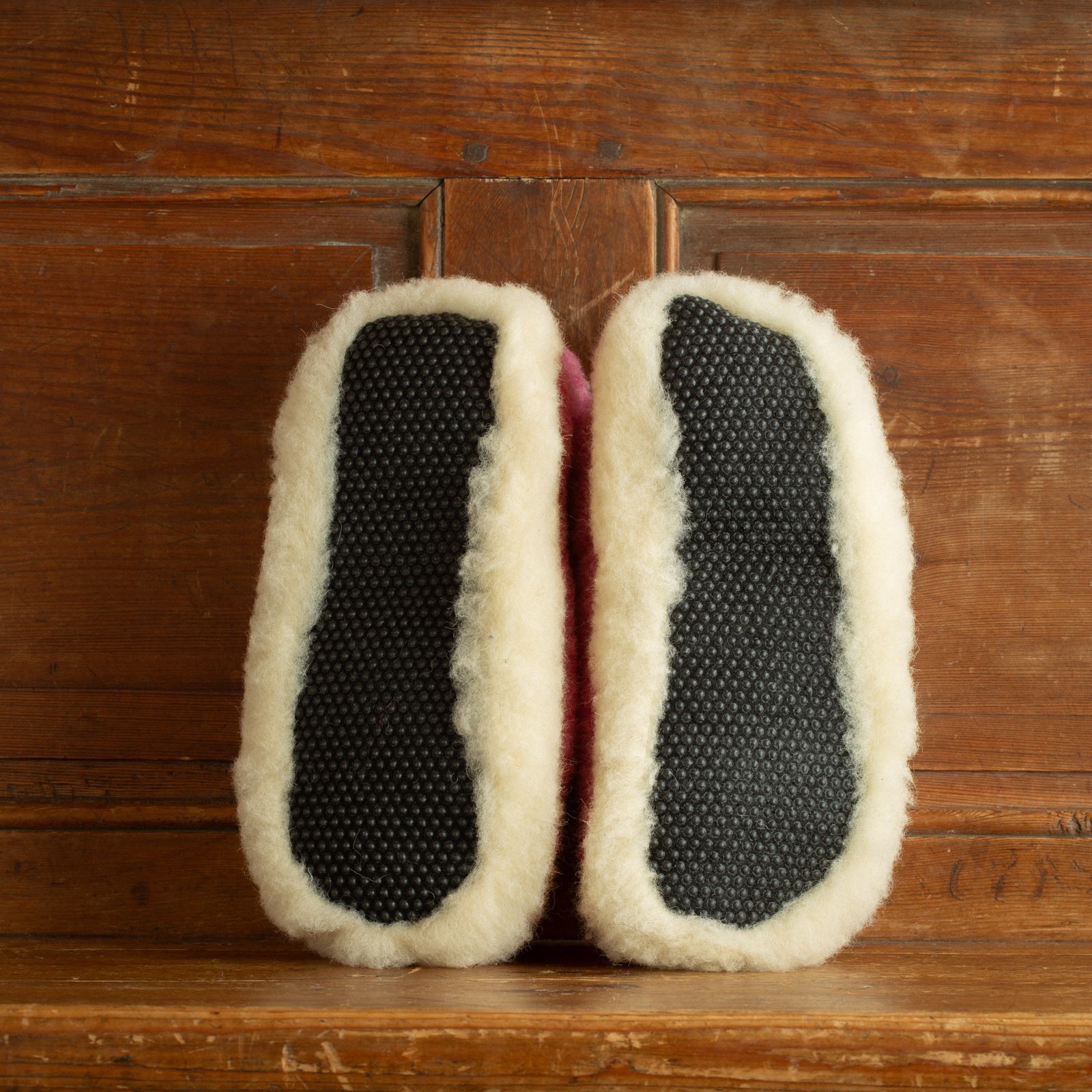 photo flâneurs-chaussons-COLDBREAKER-Siberian-Slippers-plum back