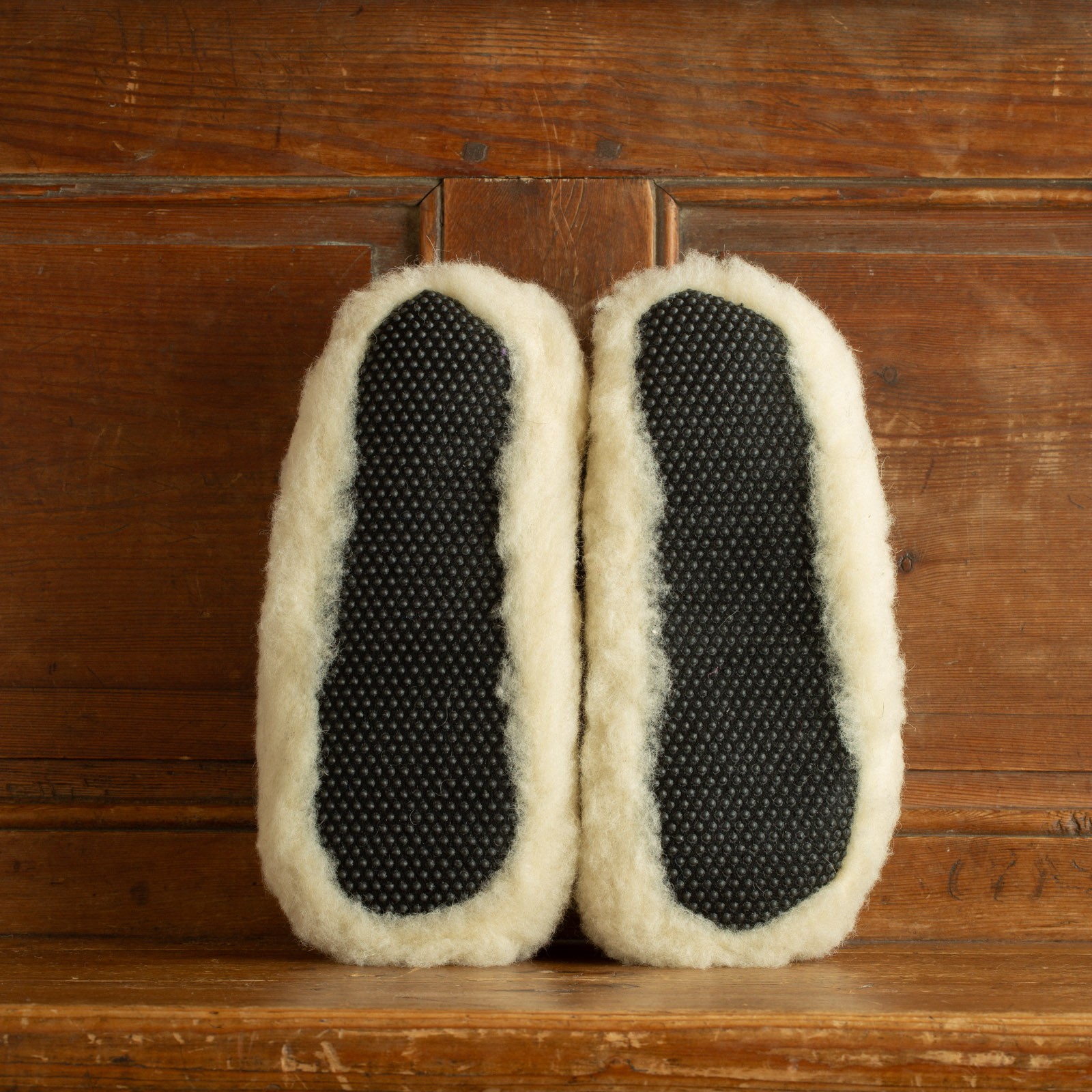 photo flâneurs-chaussons-COLDBREAKER-Siberian-Slippers-viloet back