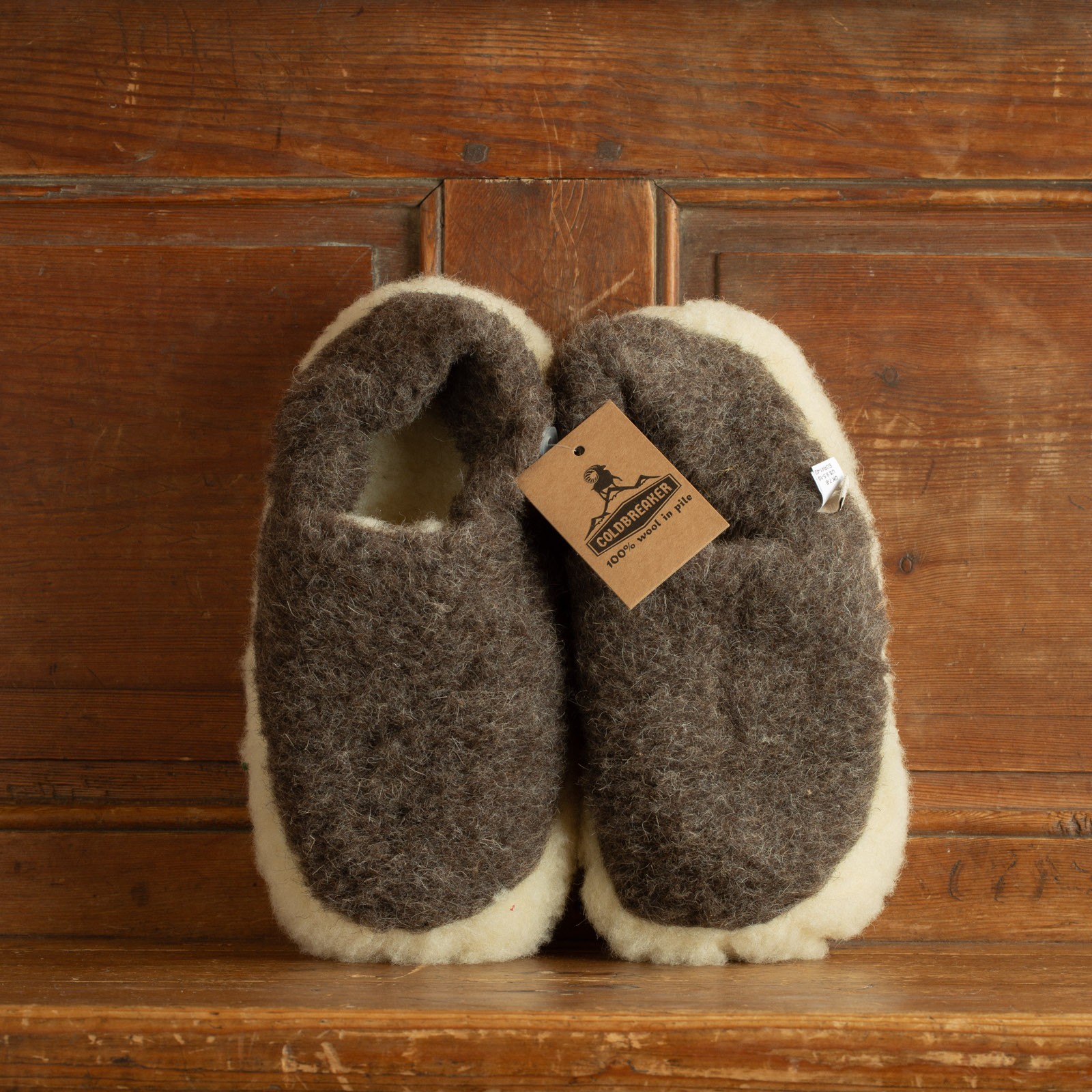 photo flâneurs-chaussons-COLDBREAKER-Siberian-Slippers-mid brown front