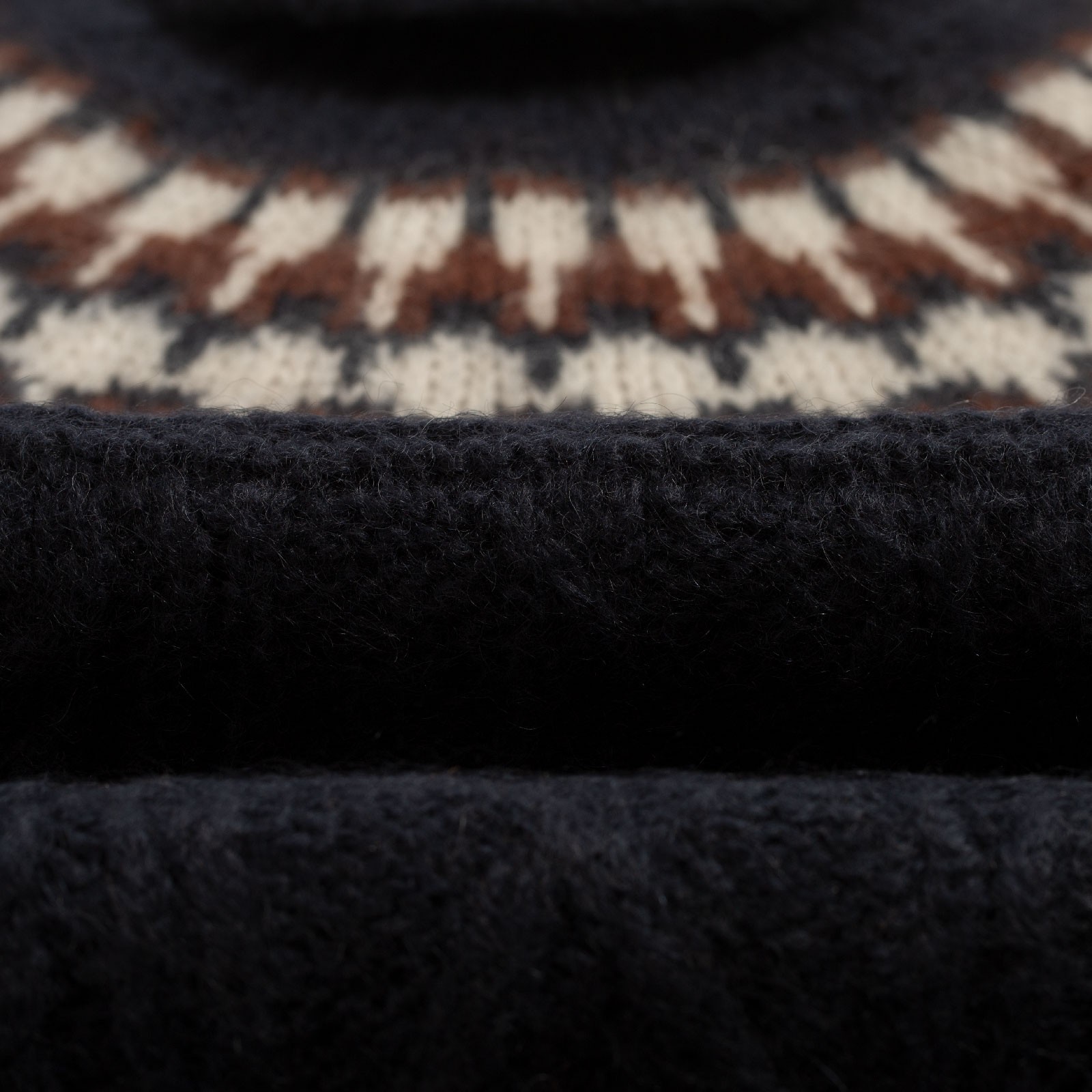 thick-sweater-round-neck-BATONER-Nordic-Mohair-Turtle-Neck.detail