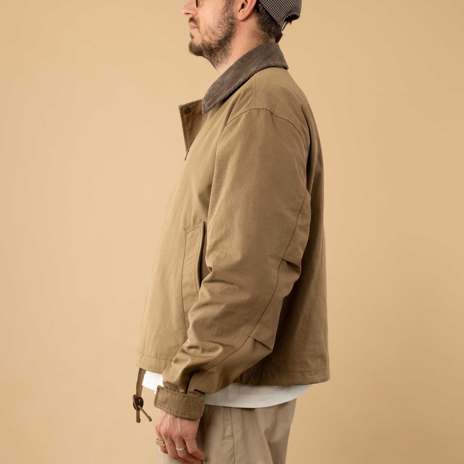 Frizmworks_Heritage Hunting Jacket Tan-de-profil