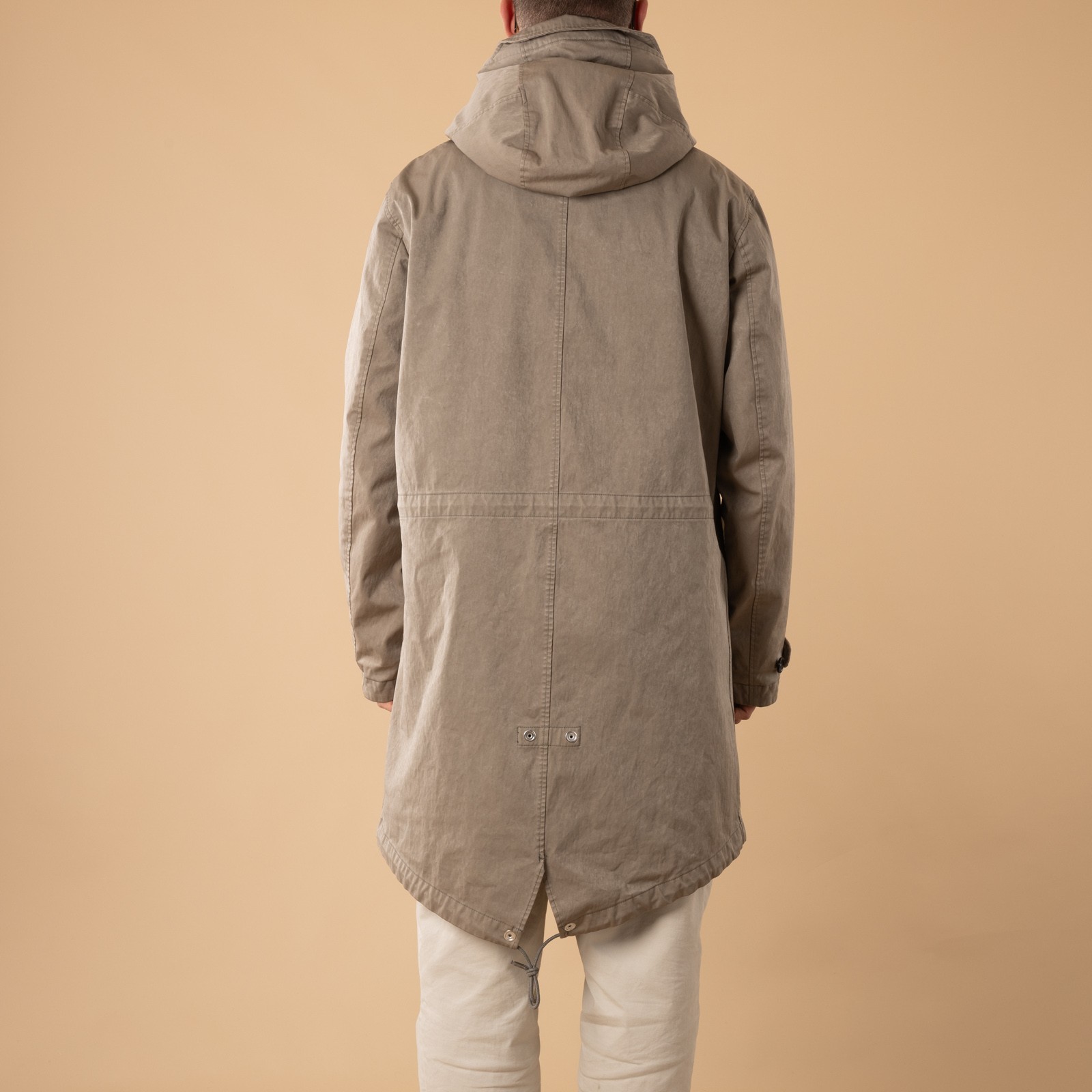 flâneurs-TENC-Cyclone-Parka-Walnut-de-dos