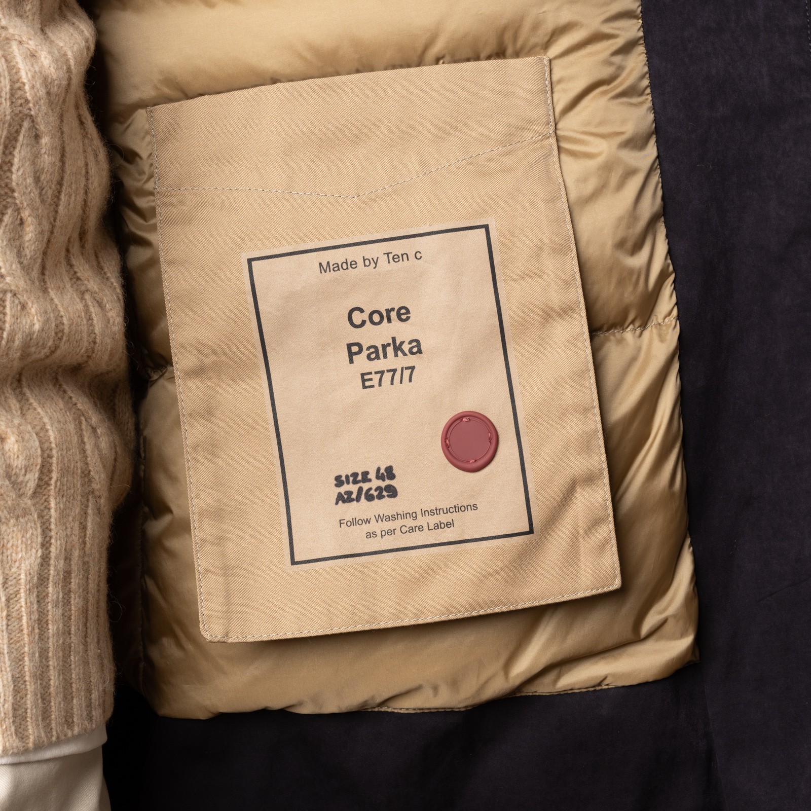 flâneurs-TENC-Core-Down-Parka-Navy_détail-tag