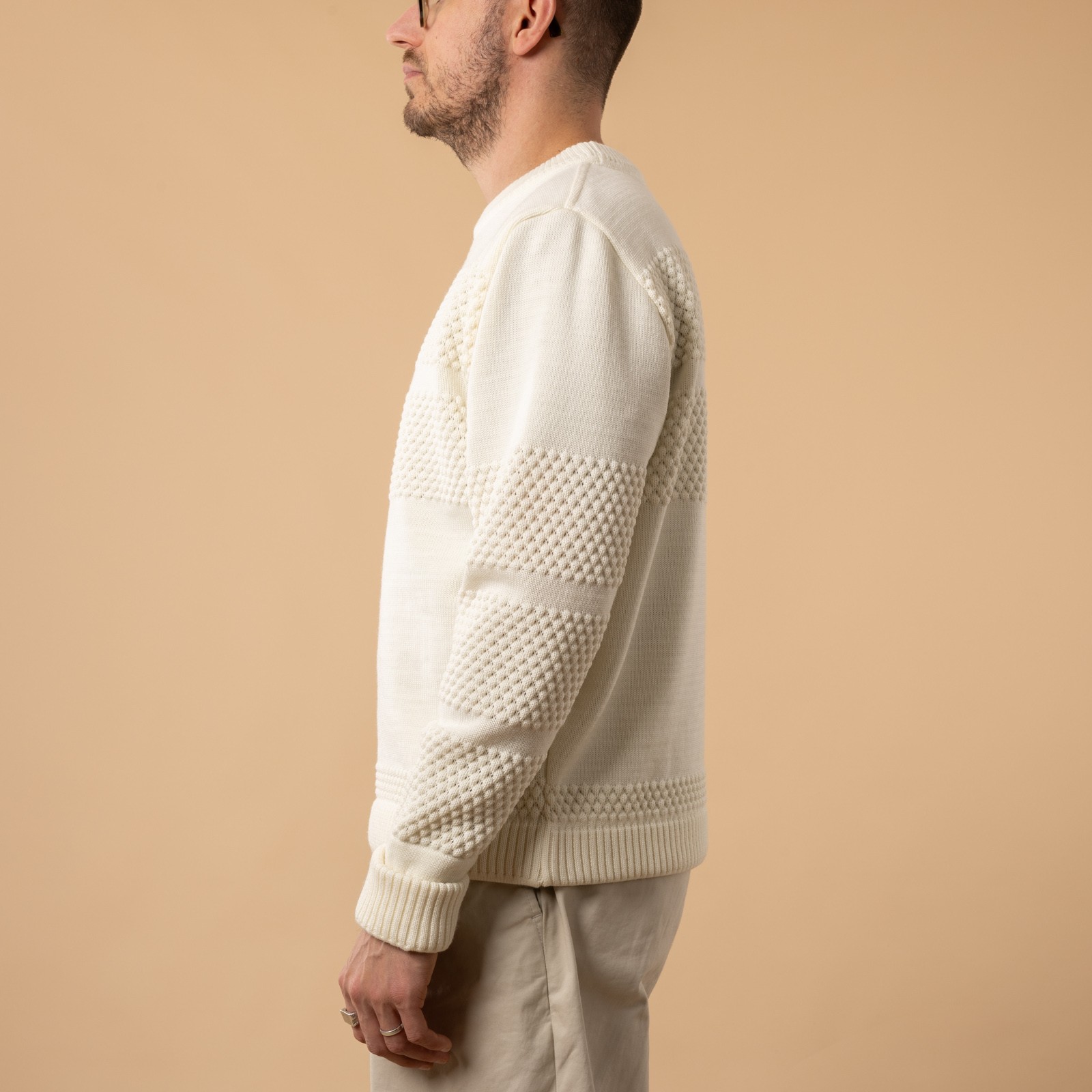 flâneurs-SNS-HERNING-pull-Pull Fisherman II Natural White-de-profil